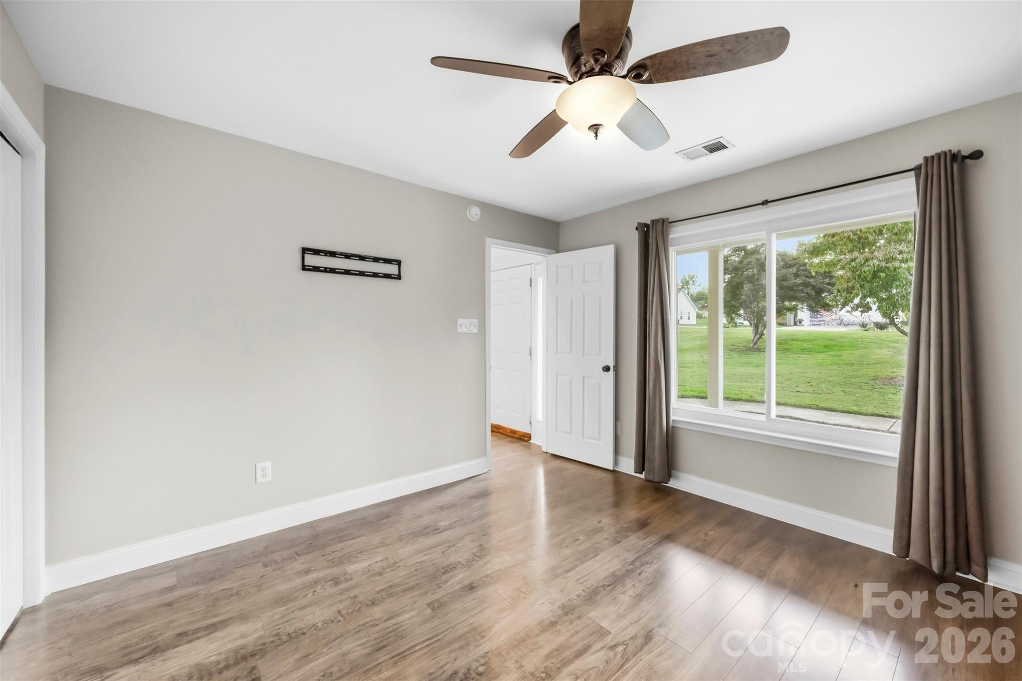Single Family Residence at 2984 Daffodil Court, Gastonia, photo 10 of 34