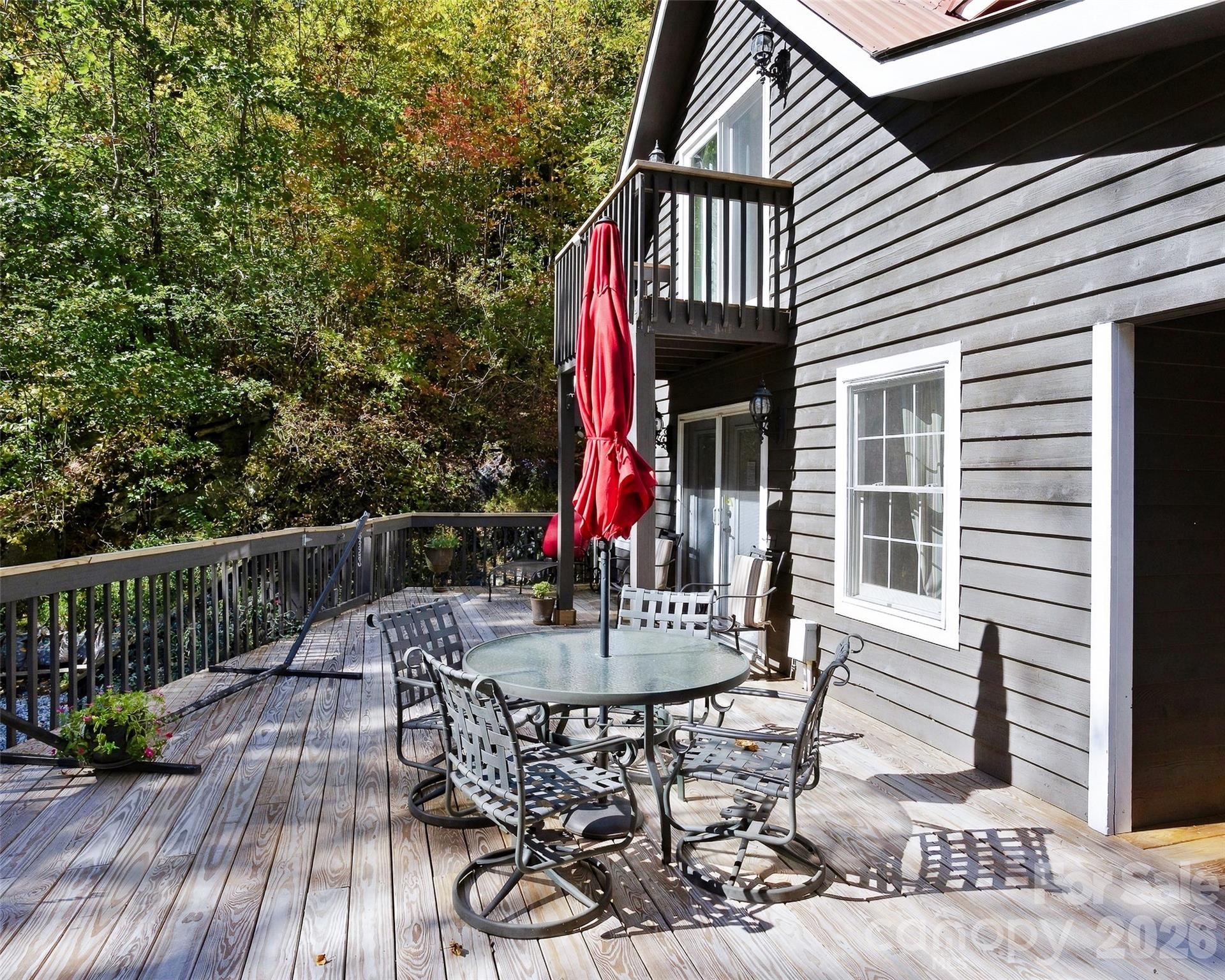 Single Family Residence at 237 Woodys Drive, Hendersonville, photo 4 of 48