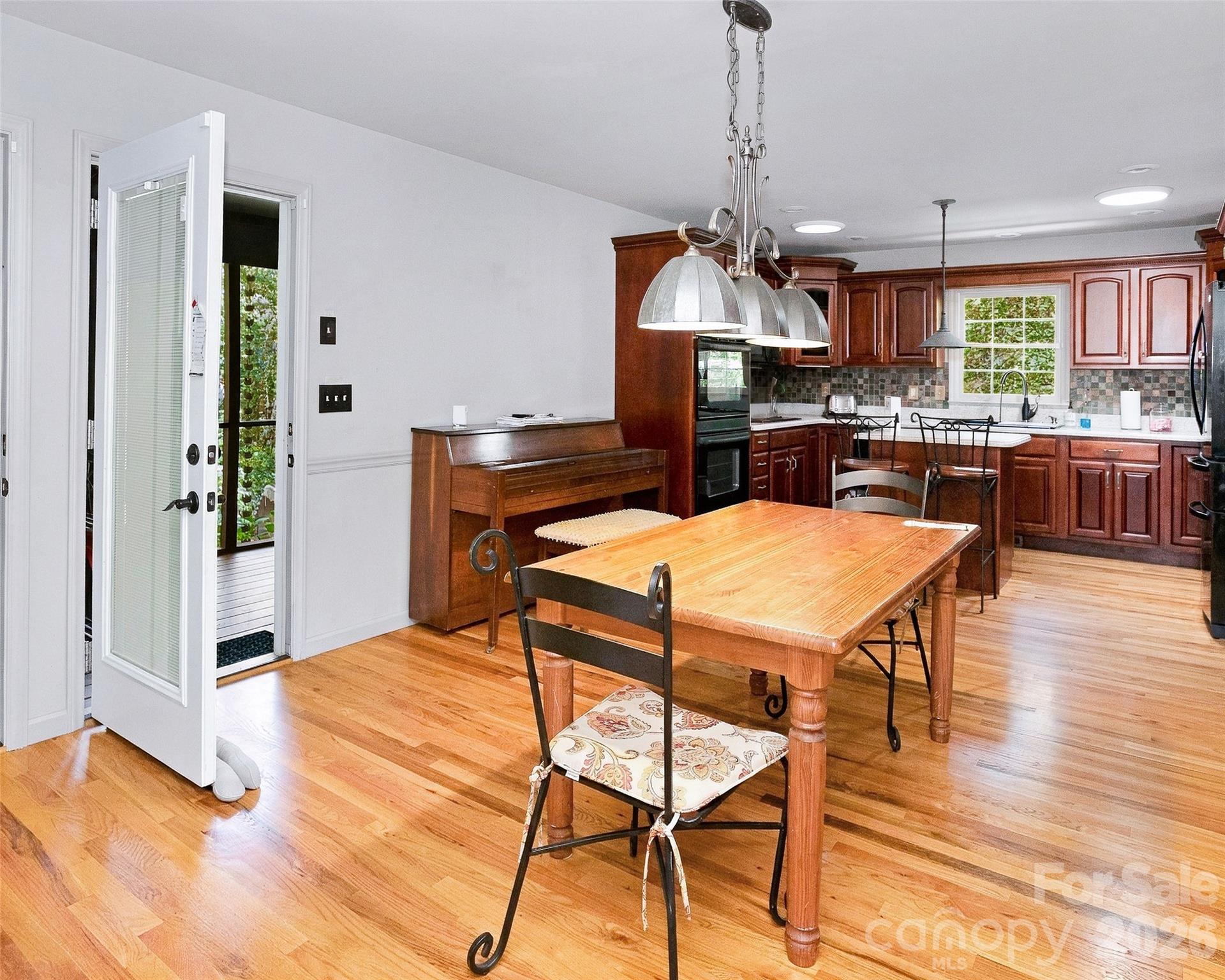 Single Family Residence at 237 Woodys Drive, Hendersonville, photo 12 of 48