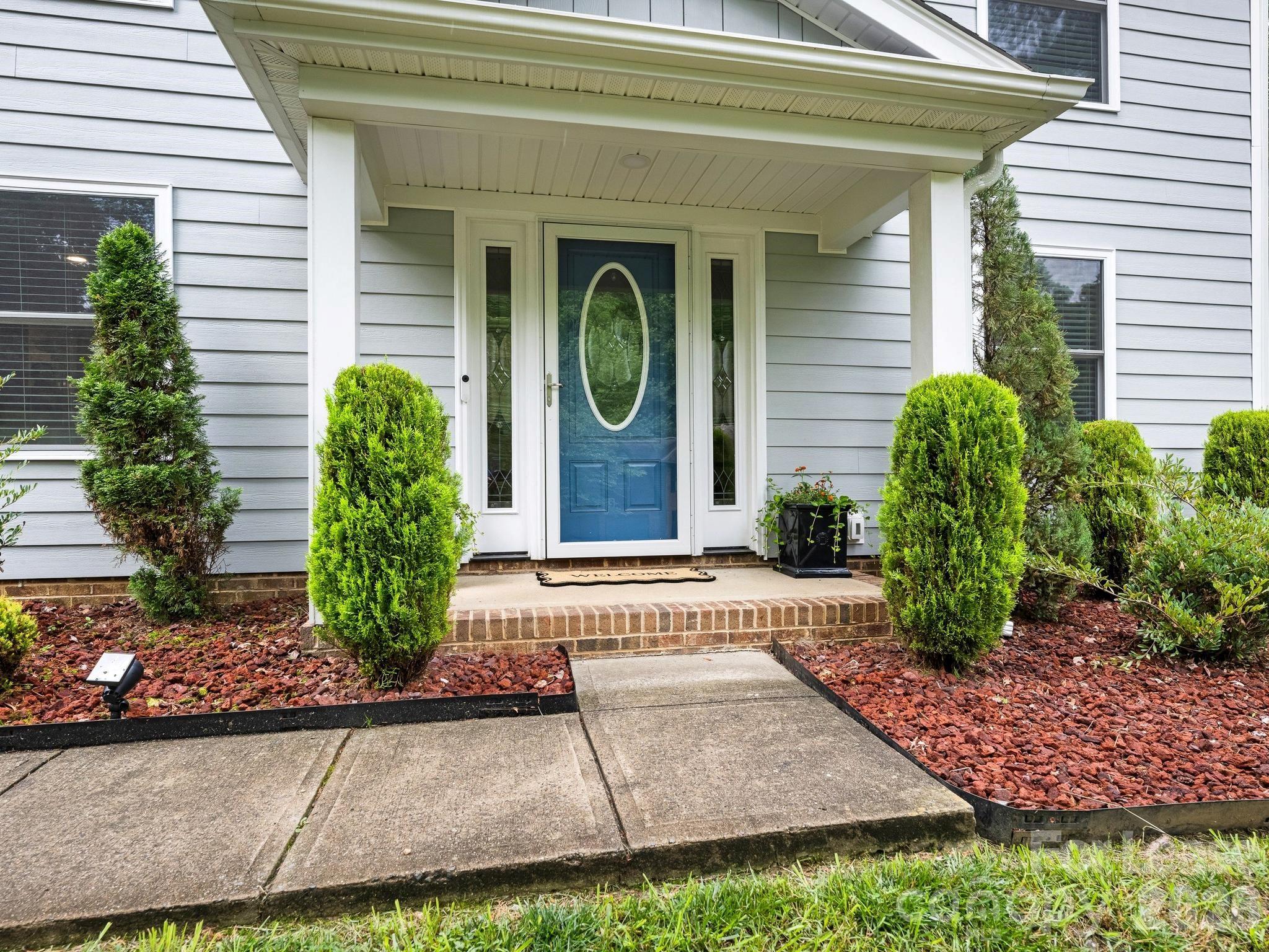 Single Family Residence at 6801 Rollingridge Drive, Charlotte, photo 2 of 32