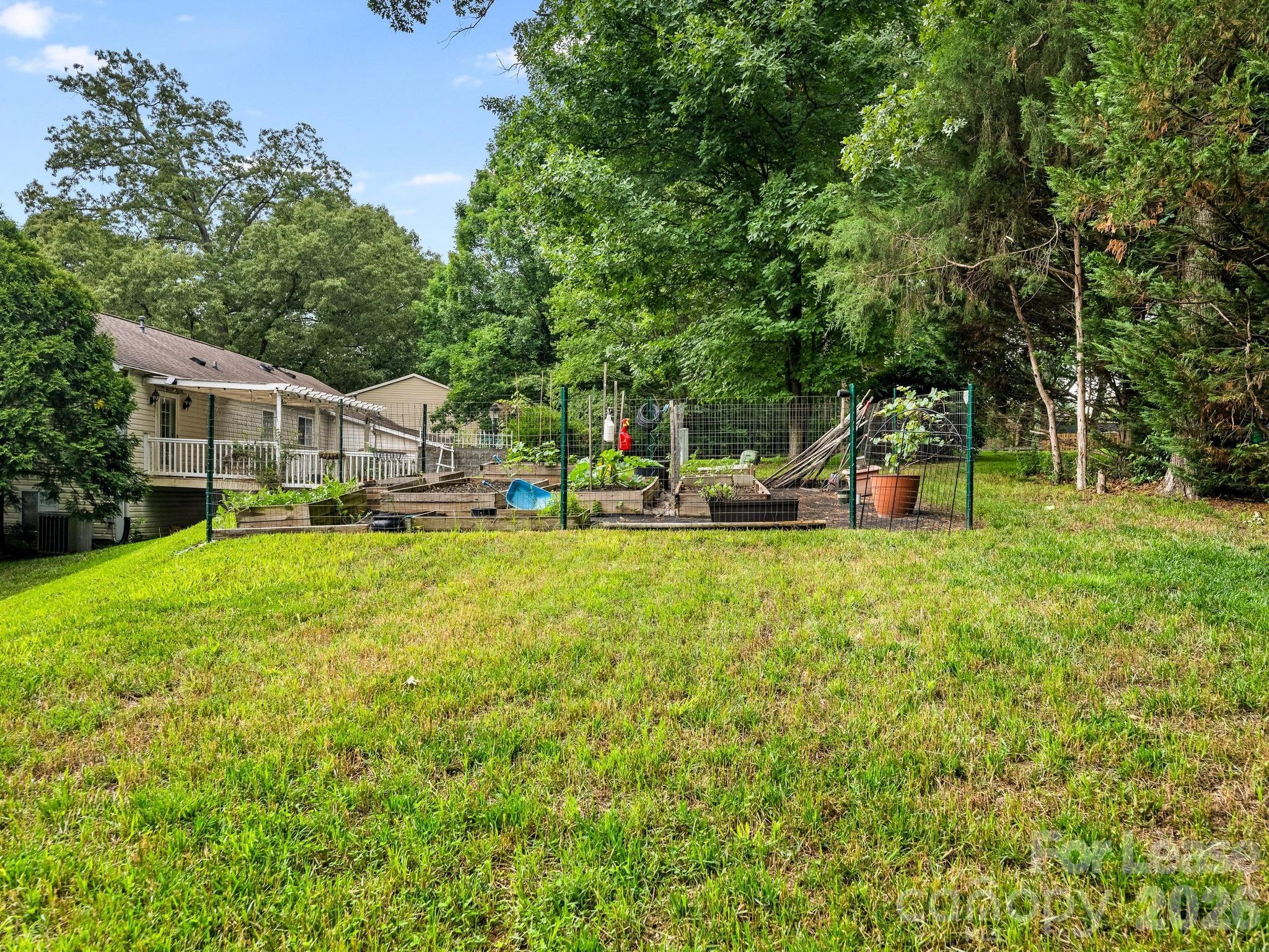 Single Family Residence at 6801 Rollingridge Drive, Charlotte, photo 31 of 32