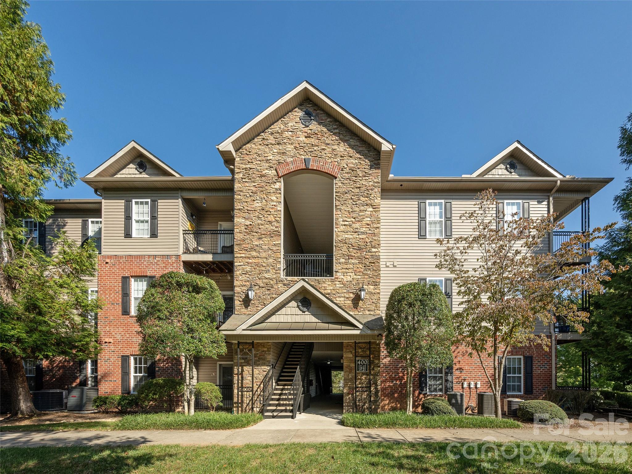 Condominium at 437 Appeldoorn Circle, Asheville, photo 4 of 31