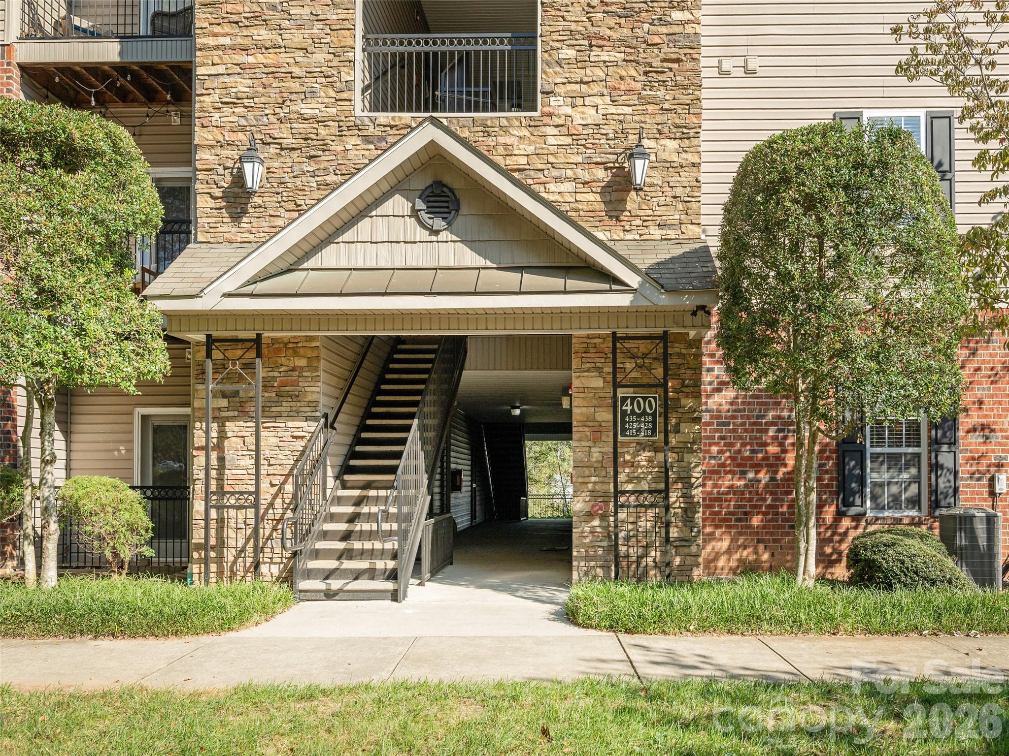 Condominium at 437 Appeldoorn Circle, Asheville, photo 5 of 31