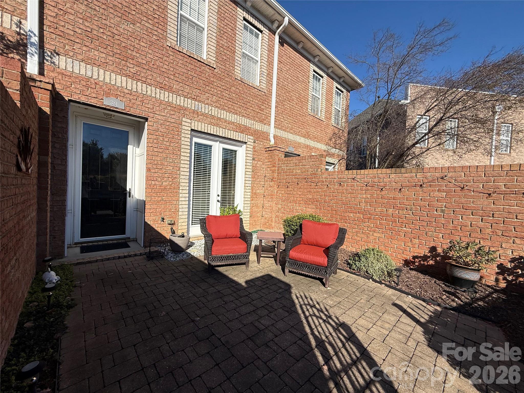 Manicured courtyard - perfect outdoor living space - 381 Dumbarton Street NW, Concord