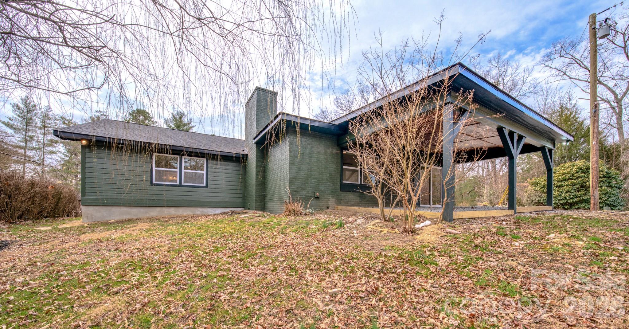 Single Family Residence at 115 Silver Dapple Lane, Hendersonville