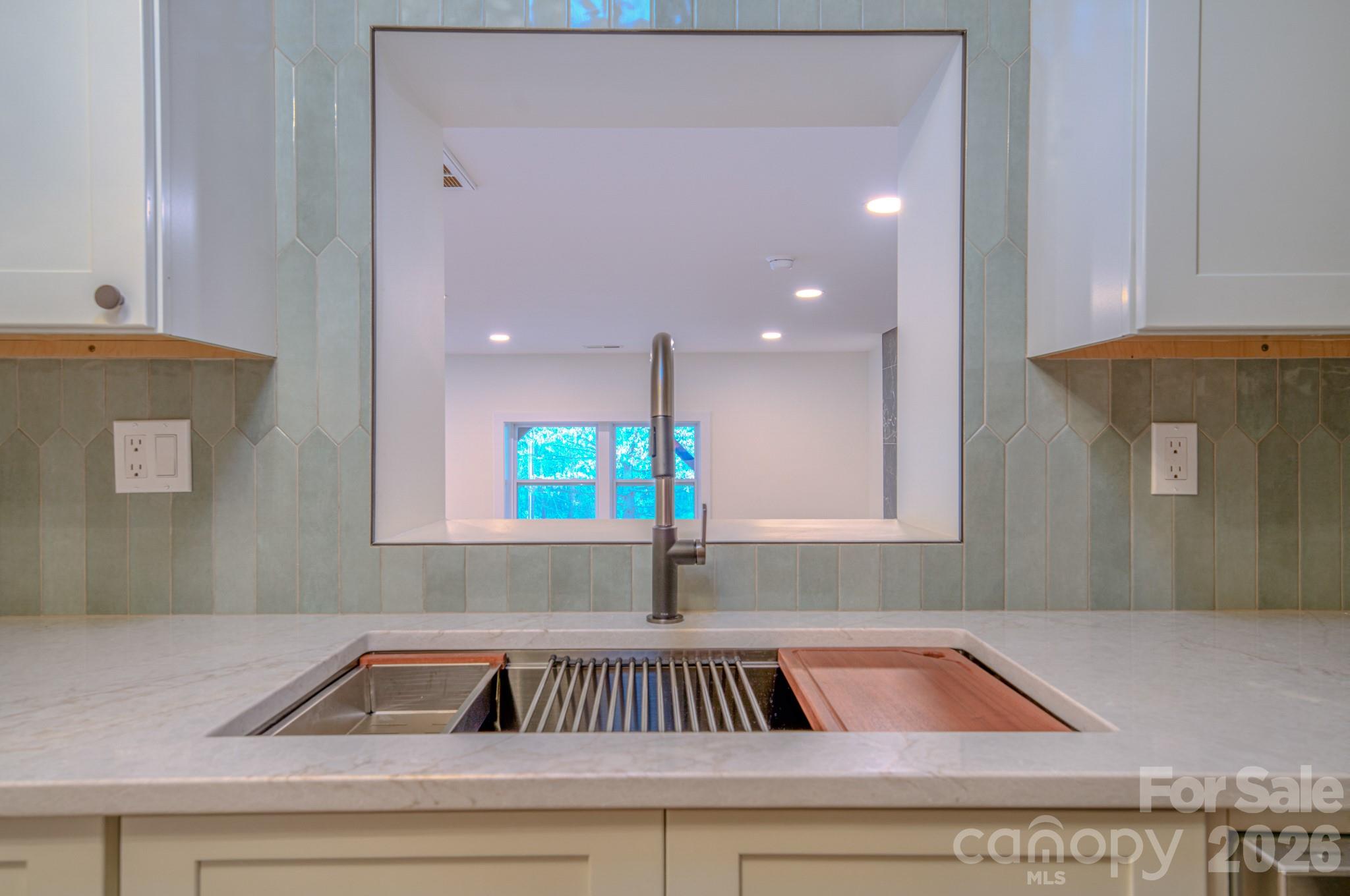 Single Family Residence at 115 Silver Dapple Lane, Hendersonville, photo 5 of 33