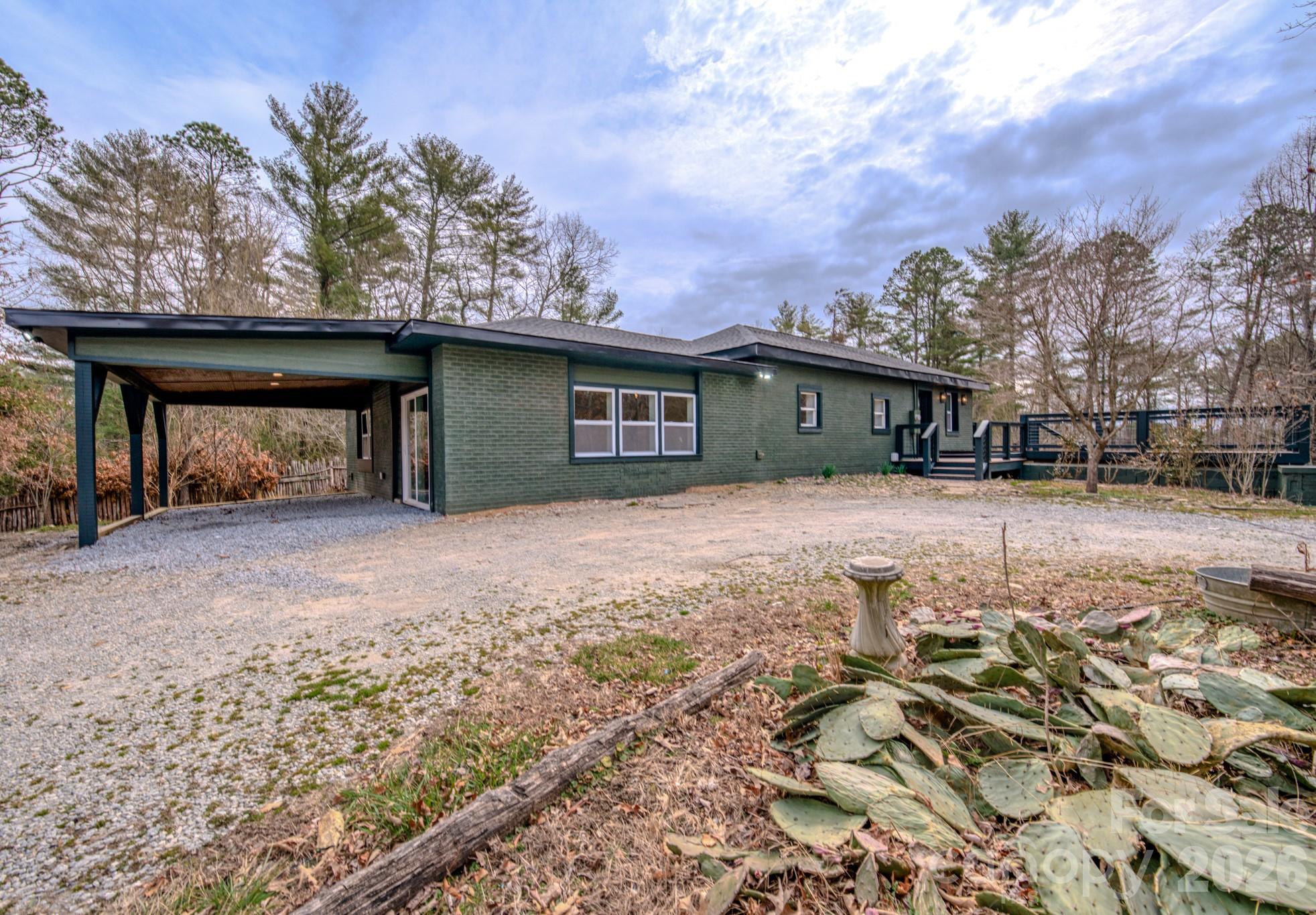 Single Family Residence at 115 Silver Dapple Lane, Hendersonville, photo 30 of 33
