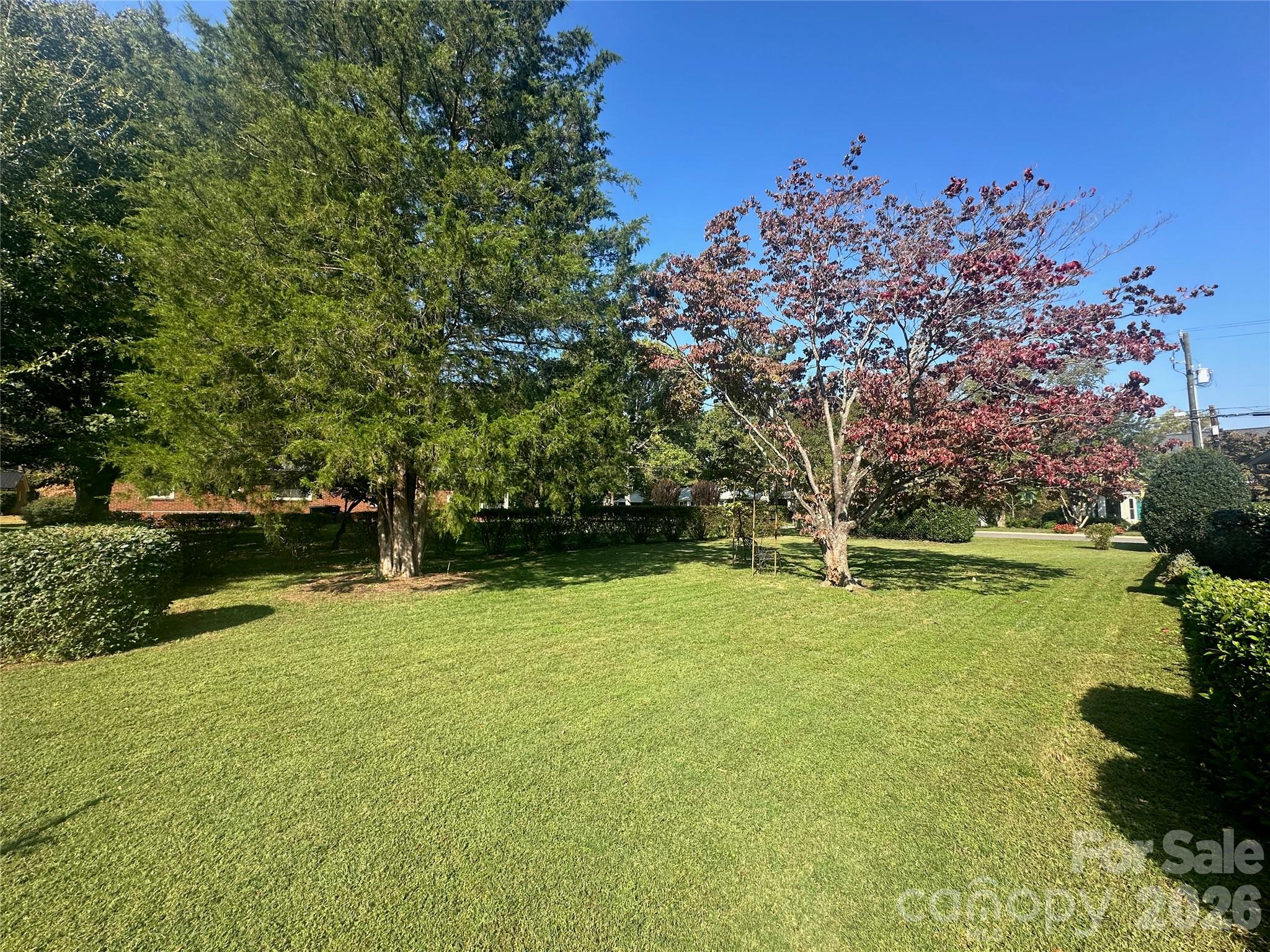 Beautiful back yard - 1400 Capri Road, Winston Salem