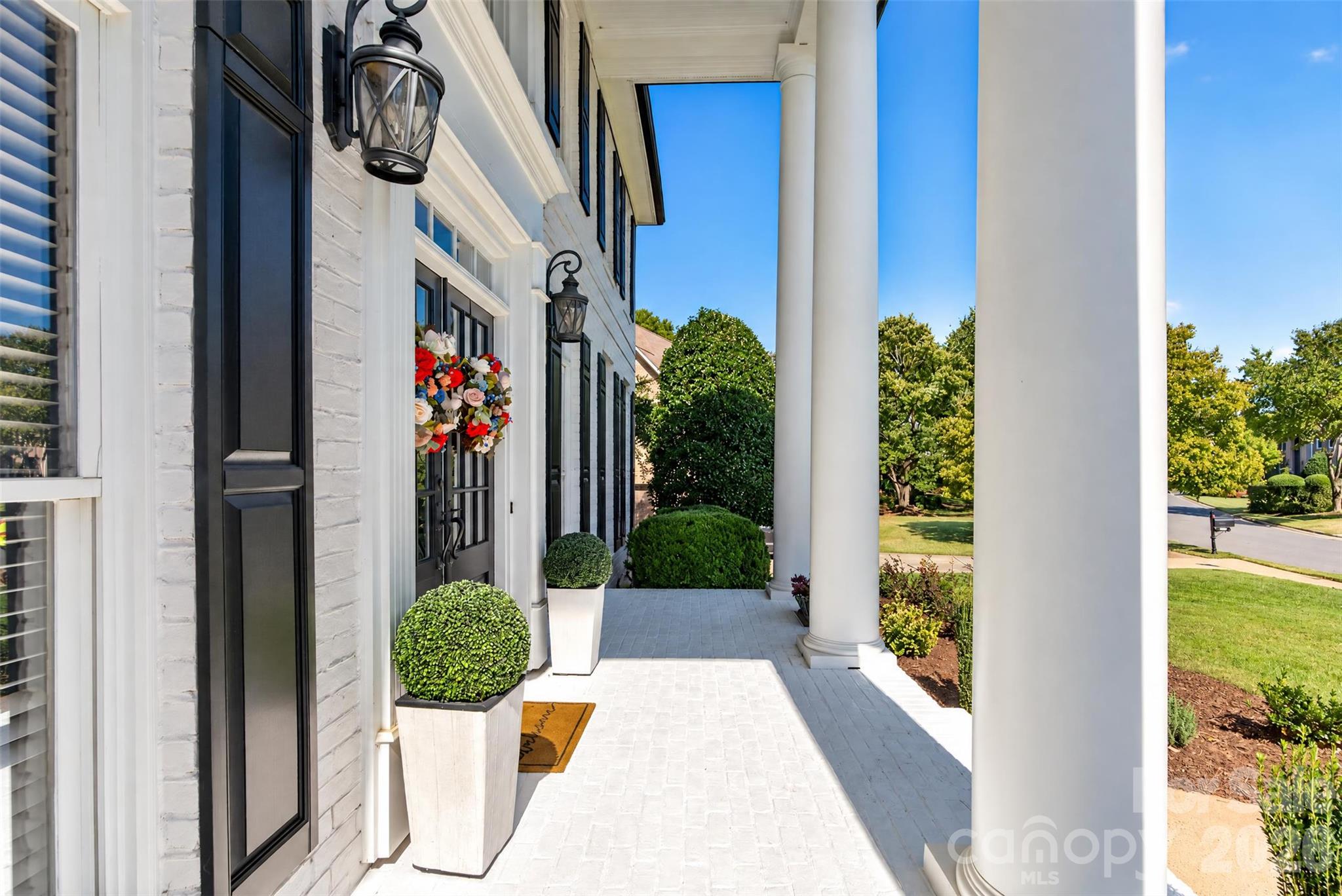 Single Family Residence at 8634 Woodmere Crossing Lane, Charlotte, photo 3 of 48