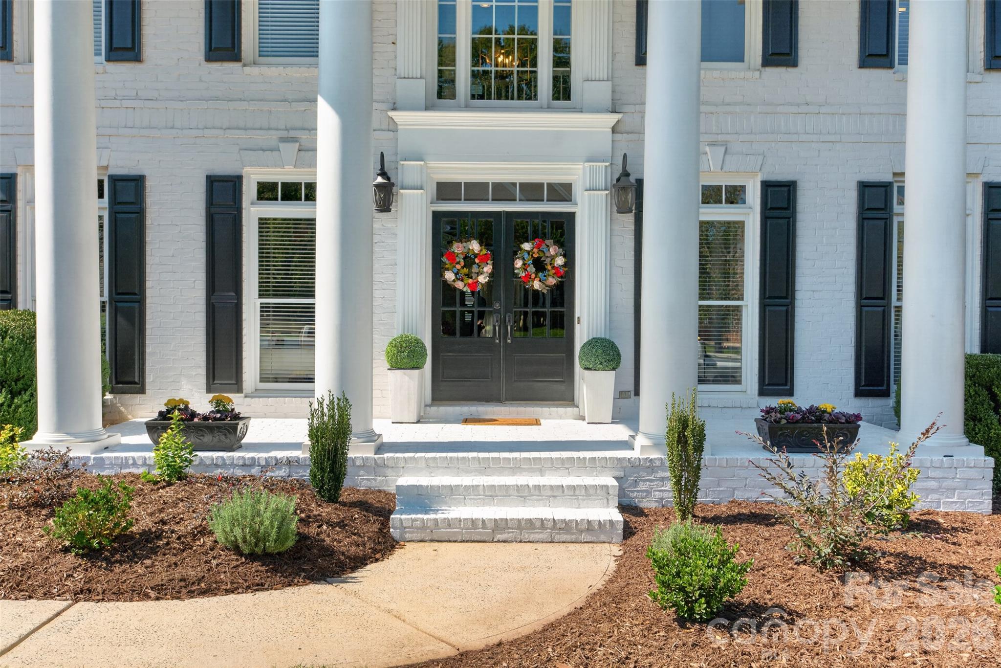 Single Family Residence at 8634 Woodmere Crossing Lane, Charlotte, photo 4 of 48