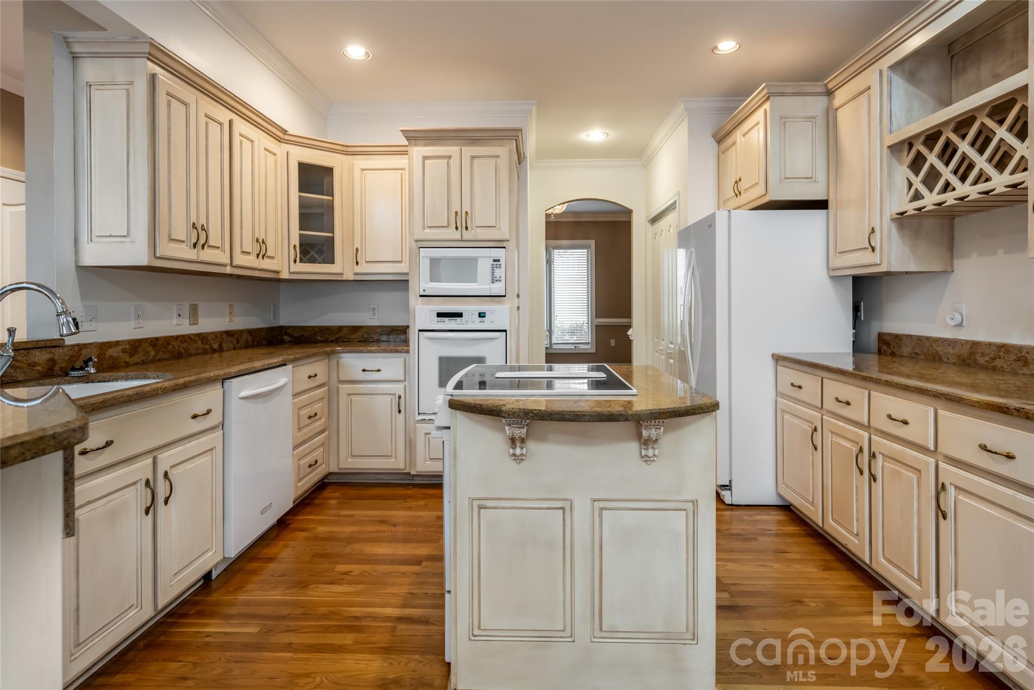 Amazing Kitchen - 4943 Elmhurst Drive NE, Hickory