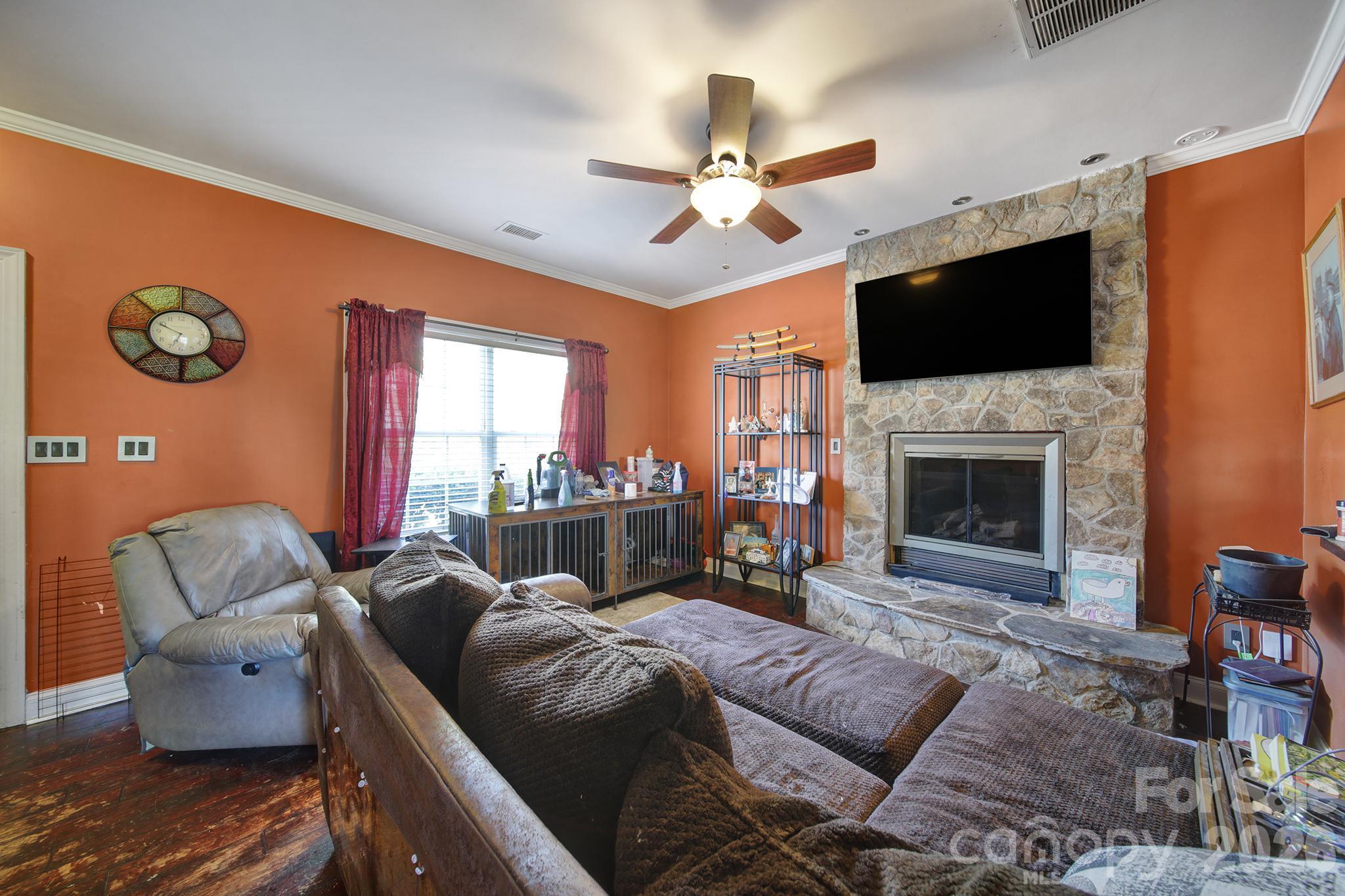 Single Family Residence at 6029 Timbertop Lane, Charlotte, photo 3 of 32
