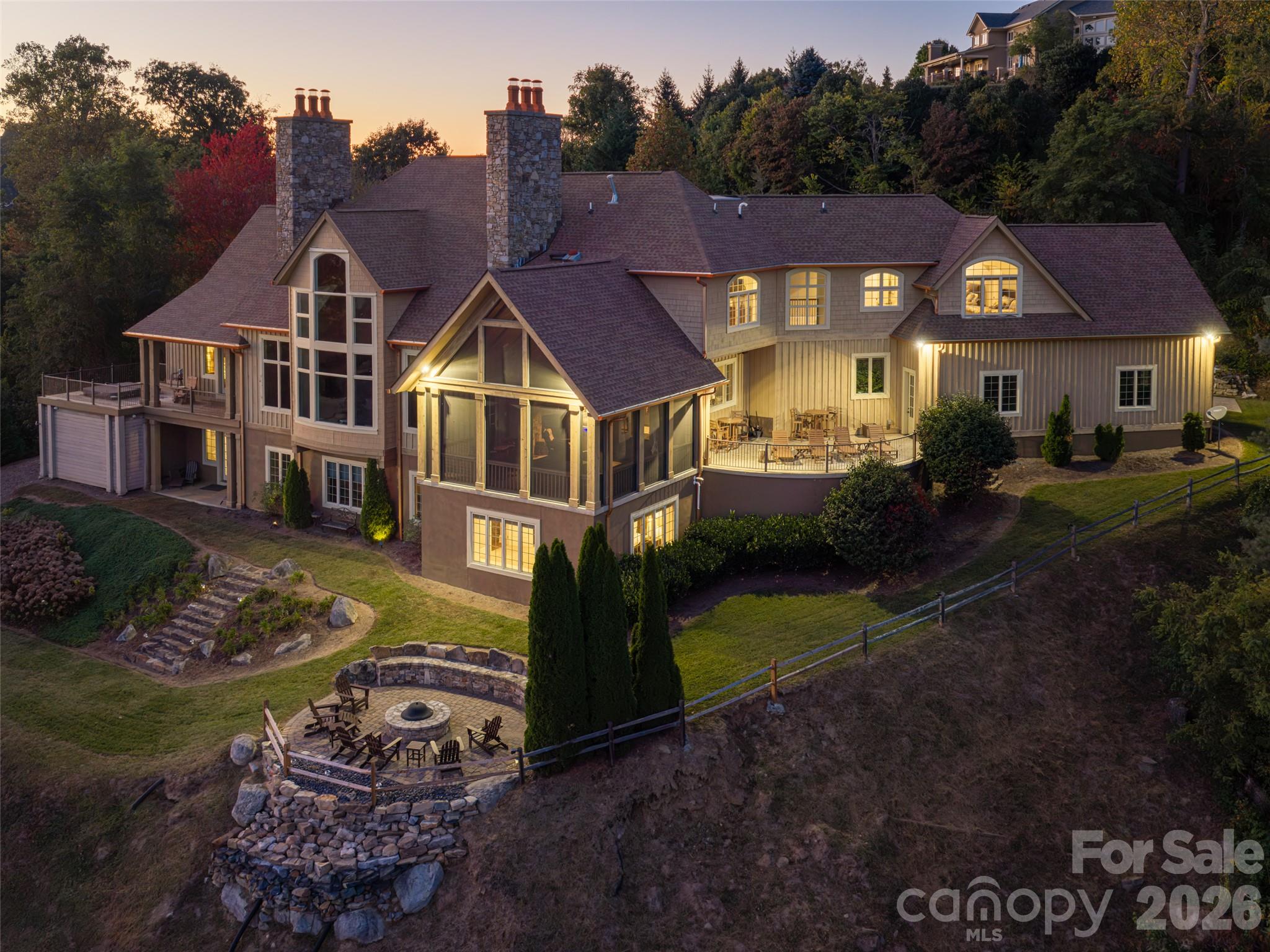 637 Altamont View