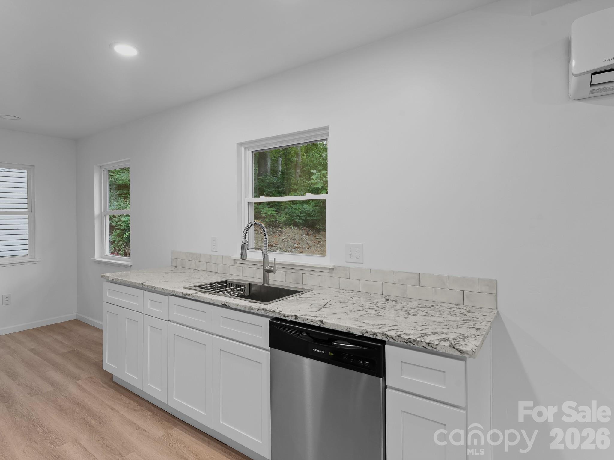 Single Family Residence at 202 Lyndhurst Drive, Hendersonville, photo 9 of 19