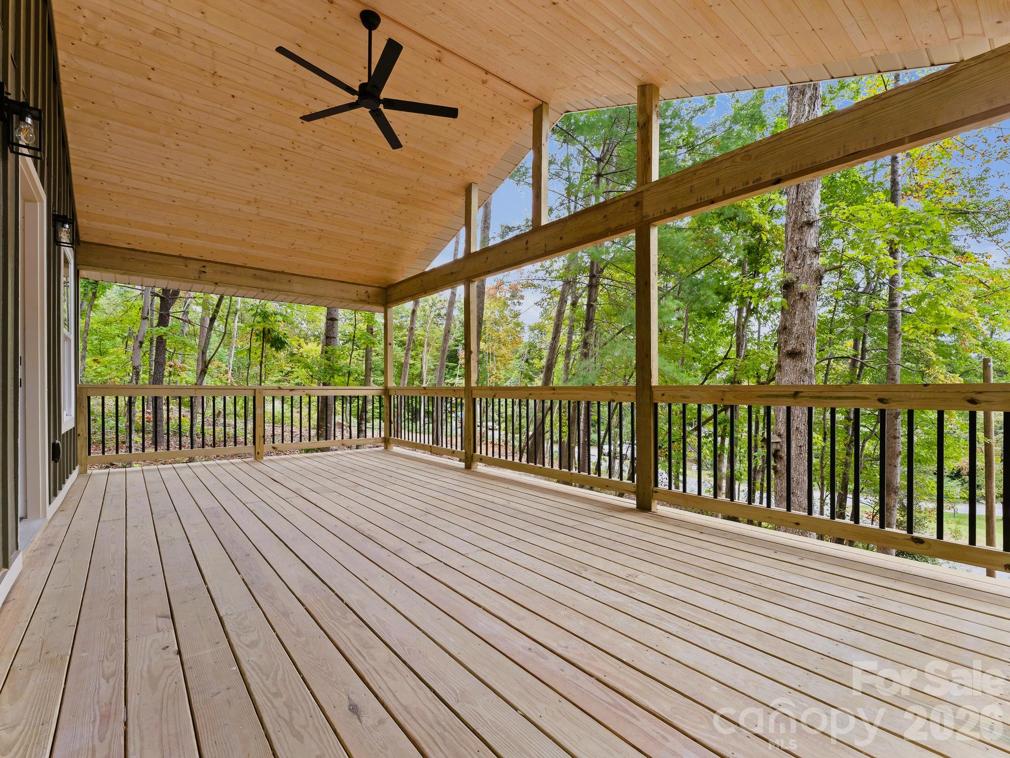 Single Family Residence at 202 Lyndhurst Drive, Hendersonville, photo 13 of 19