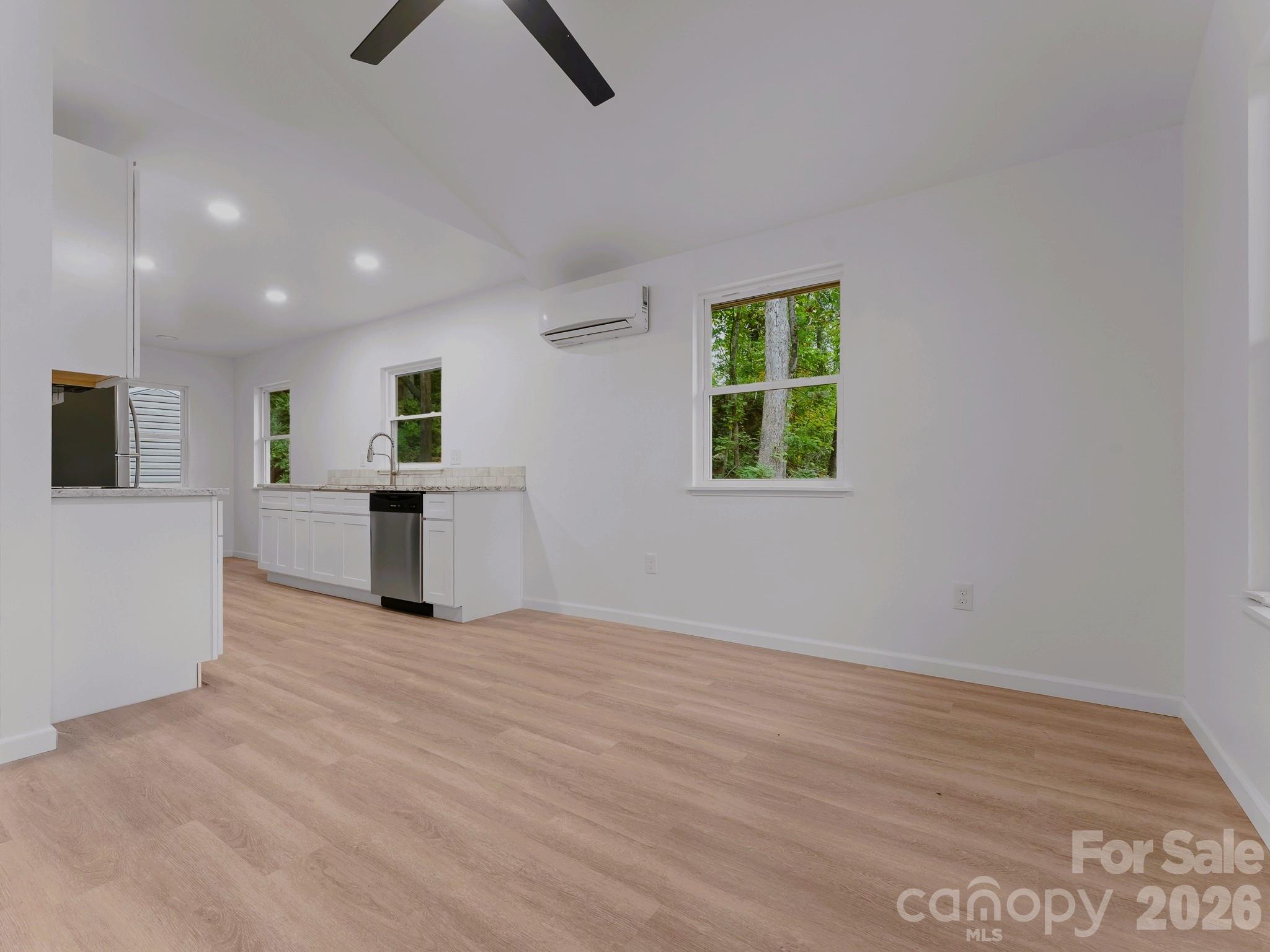 Single Family Residence at 202 Lyndhurst Drive, Hendersonville, photo 14 of 19