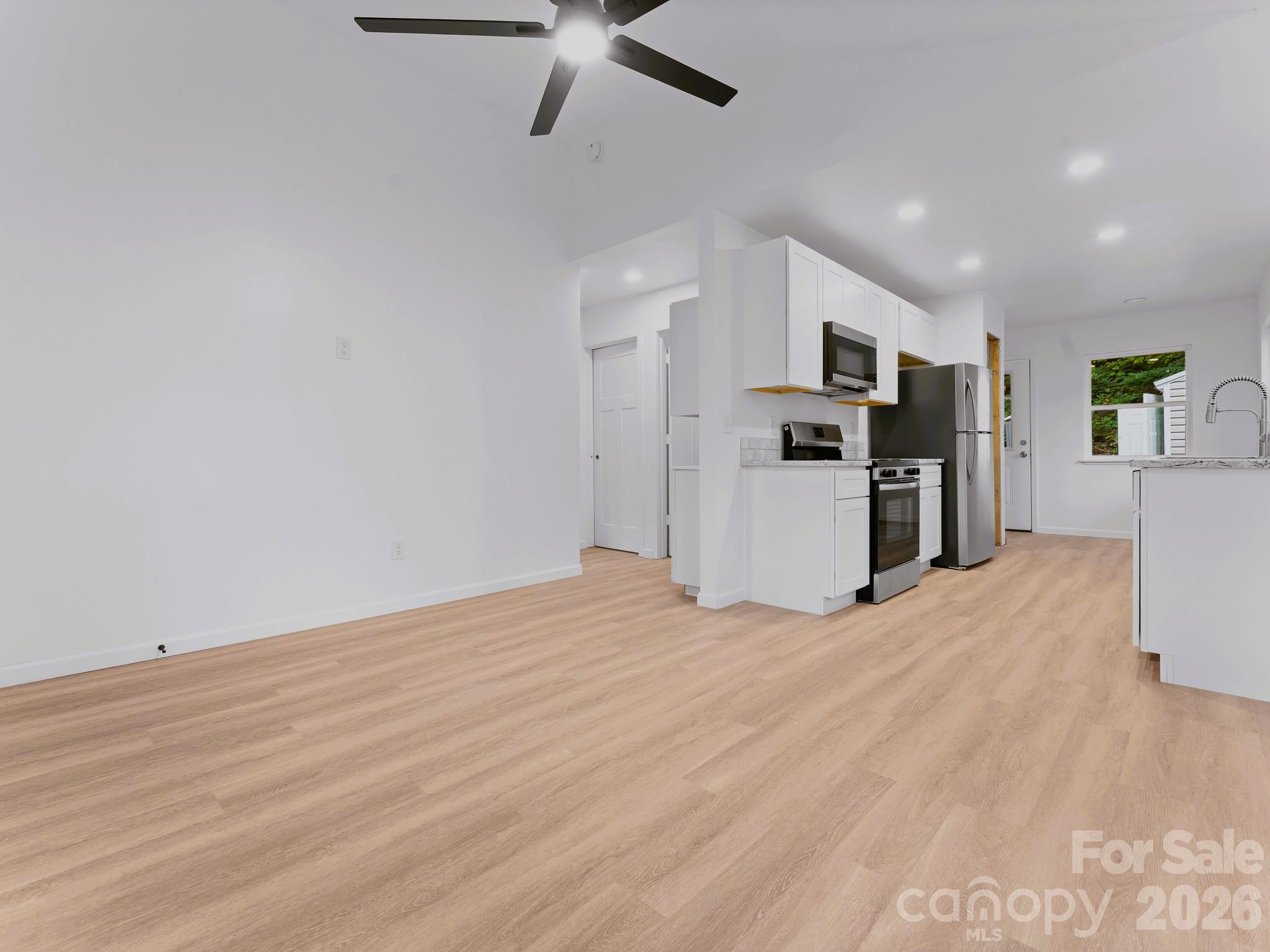 Single Family Residence at 202 Lyndhurst Drive, Hendersonville, photo 15 of 19