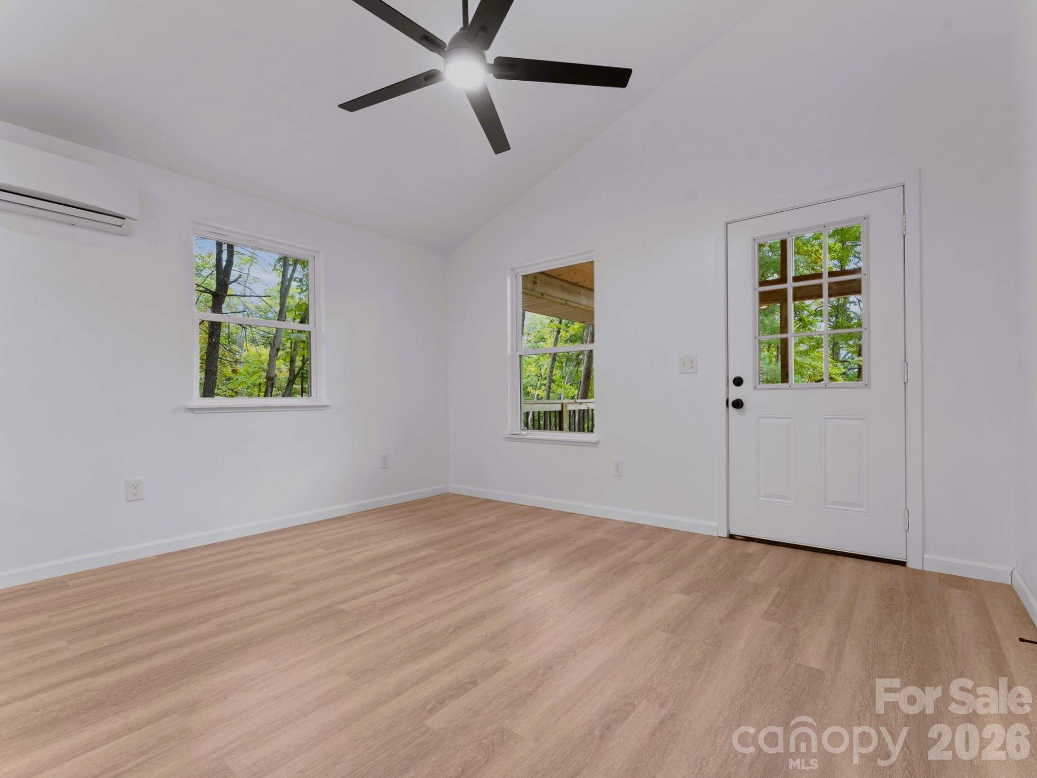 Single Family Residence at 202 Lyndhurst Drive, Hendersonville, photo 16 of 19