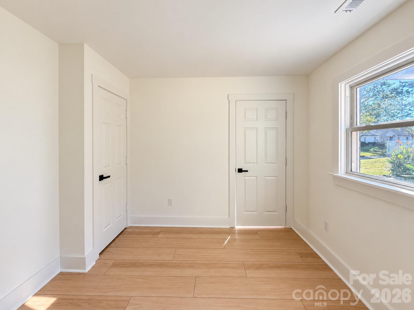 Single Family Residence at 1827 Edgewater Drive, Charlotte, photo 6 of 43