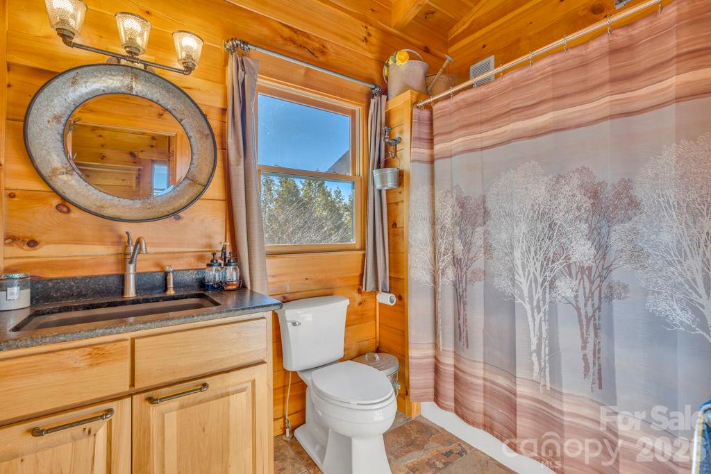 Single Family Residence at 334 Scenic Vista Drive, Nebo, photo 13 of 48