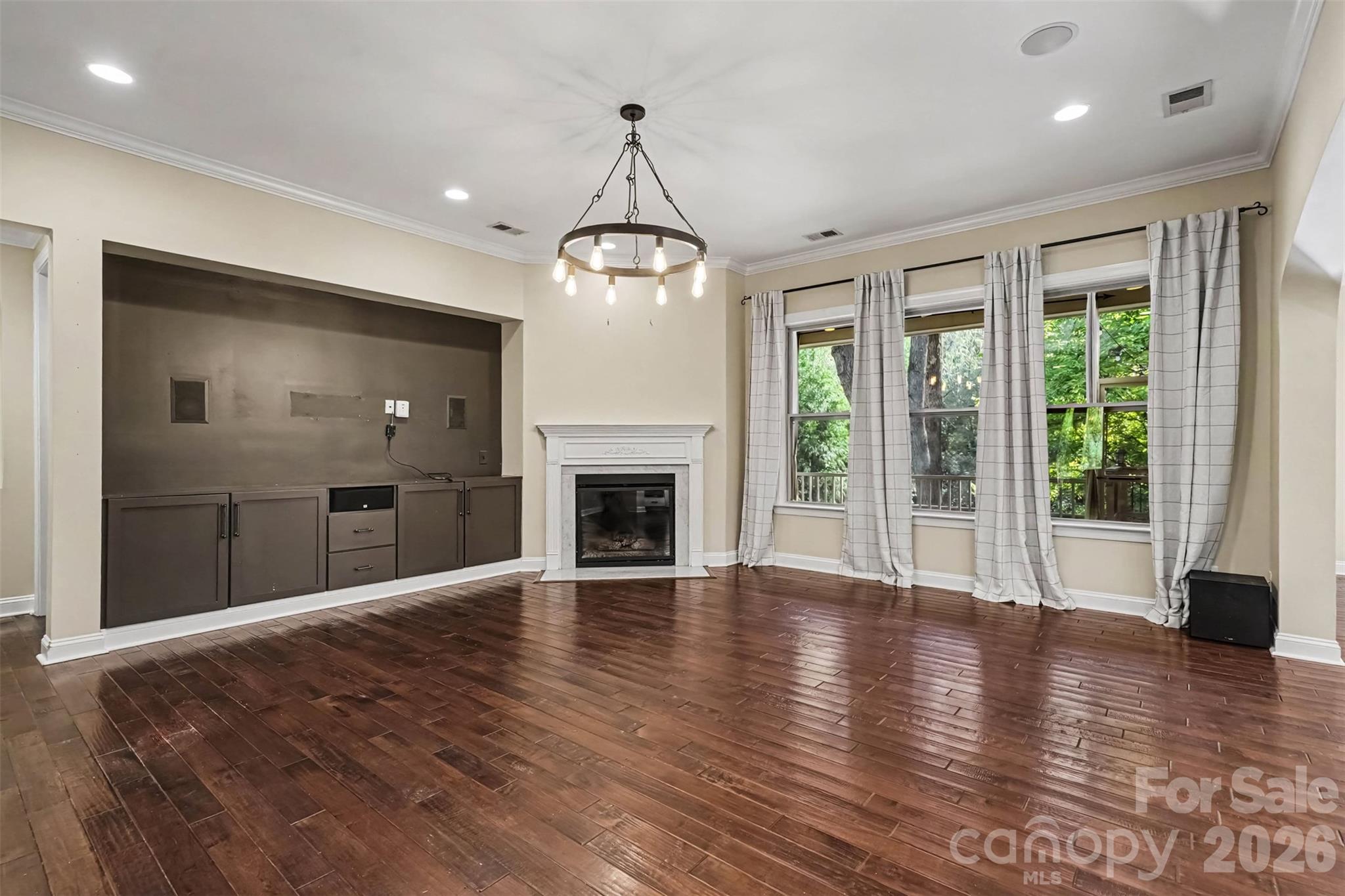 Single Family Residence at 12609 Burr Oak Lane, Charlotte, photo 8 of 48