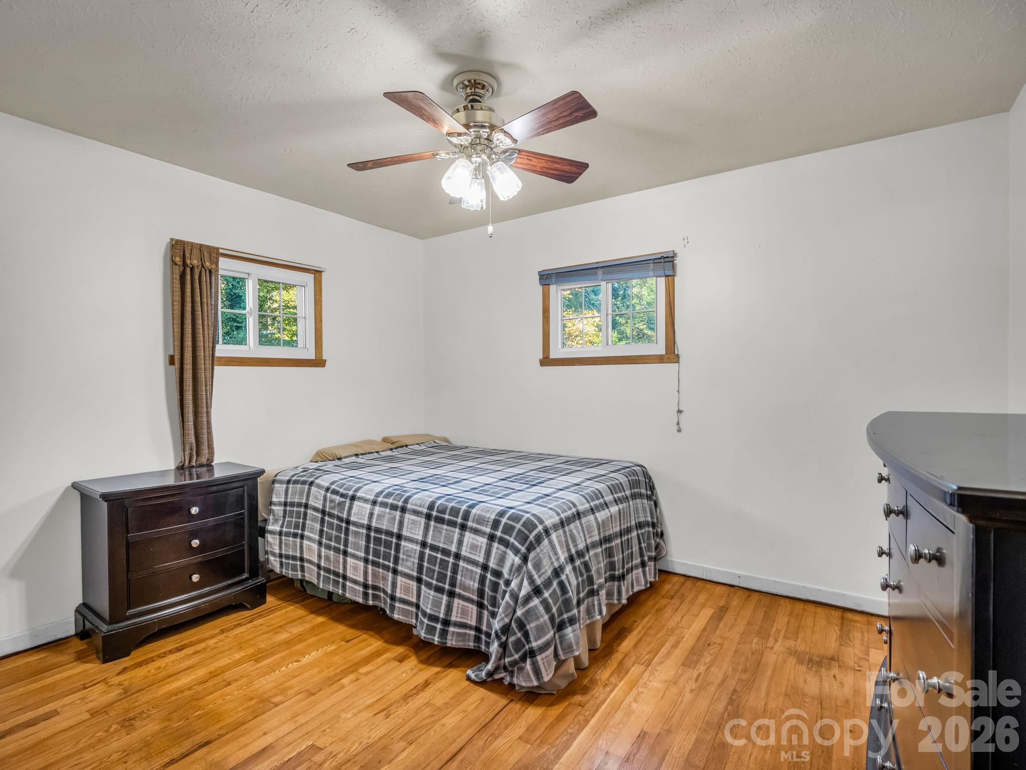 Single Family Residence at 88 Lake Rugby Drive, Hendersonville, photo 14 of 38