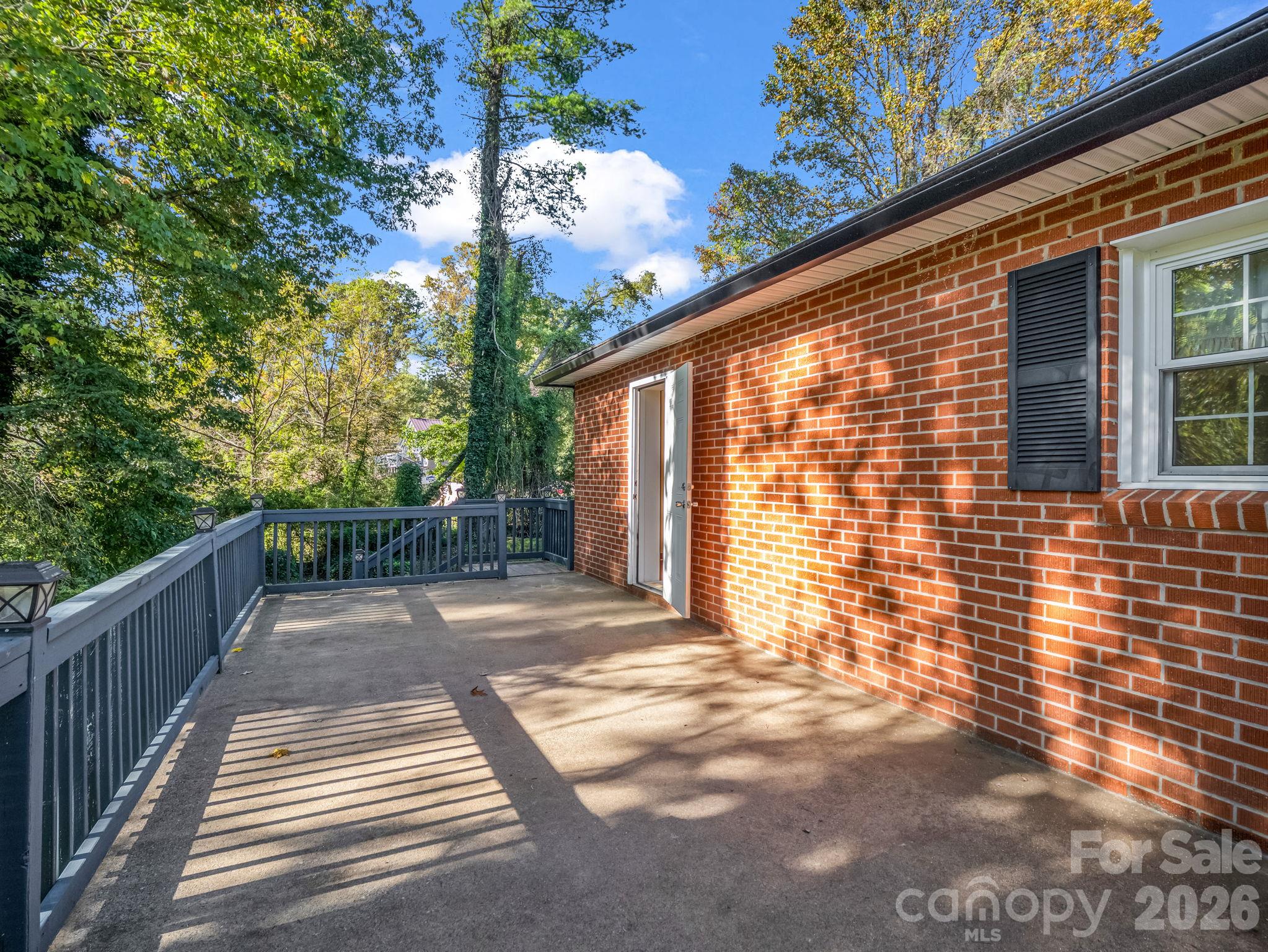 Single Family Residence at 88 Lake Rugby Drive, Hendersonville, photo 20 of 38