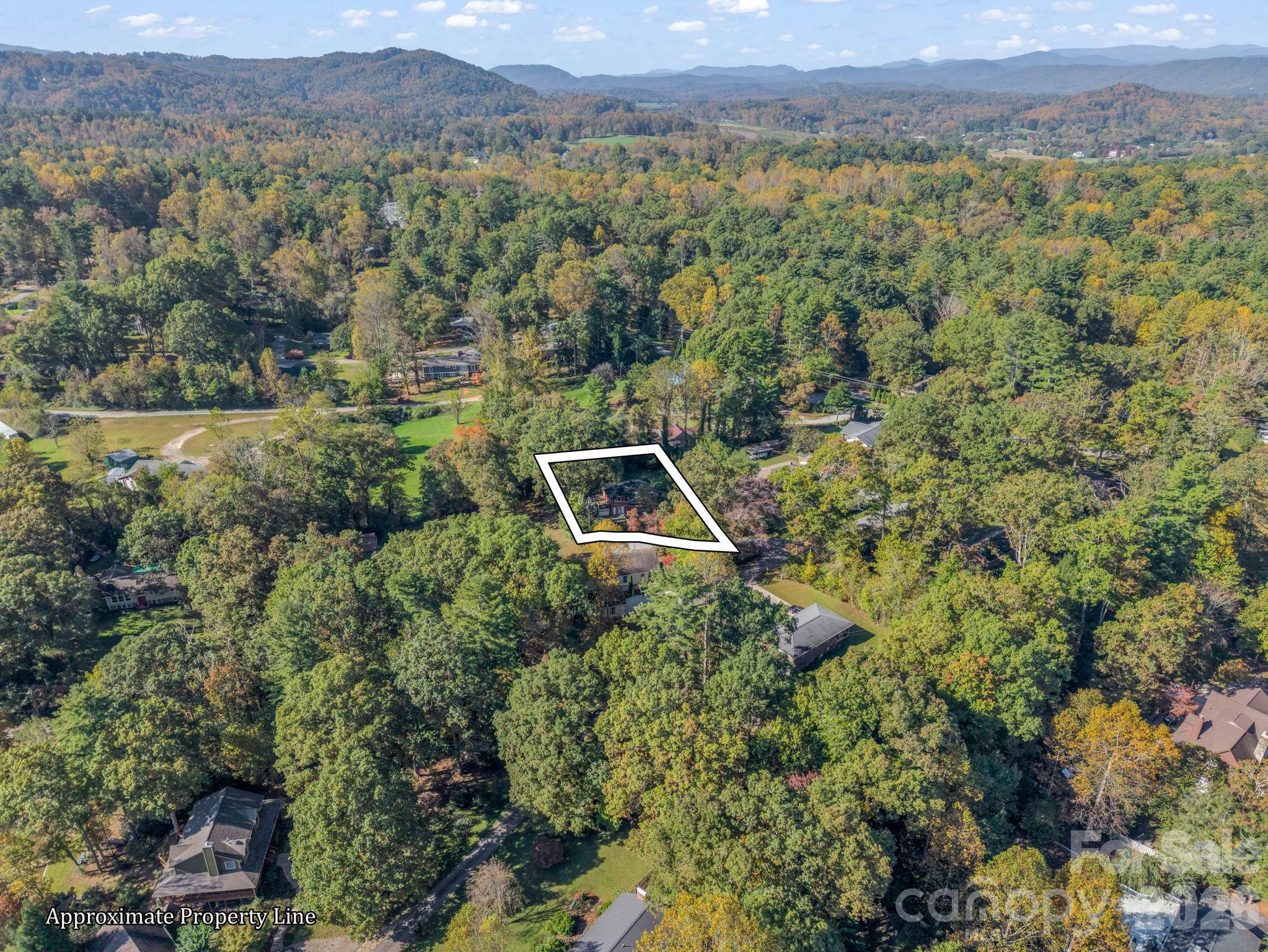 Single Family Residence at 88 Lake Rugby Drive, Hendersonville, photo 35 of 38