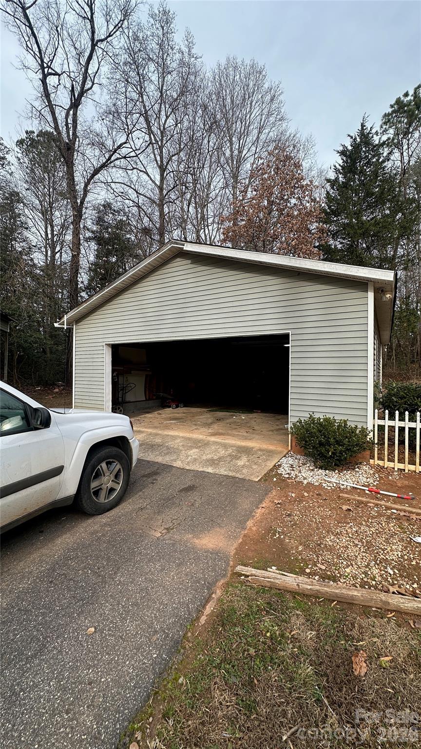 Single Family Residence at 194 Canfield Drive, Olin, photo 3 of 17