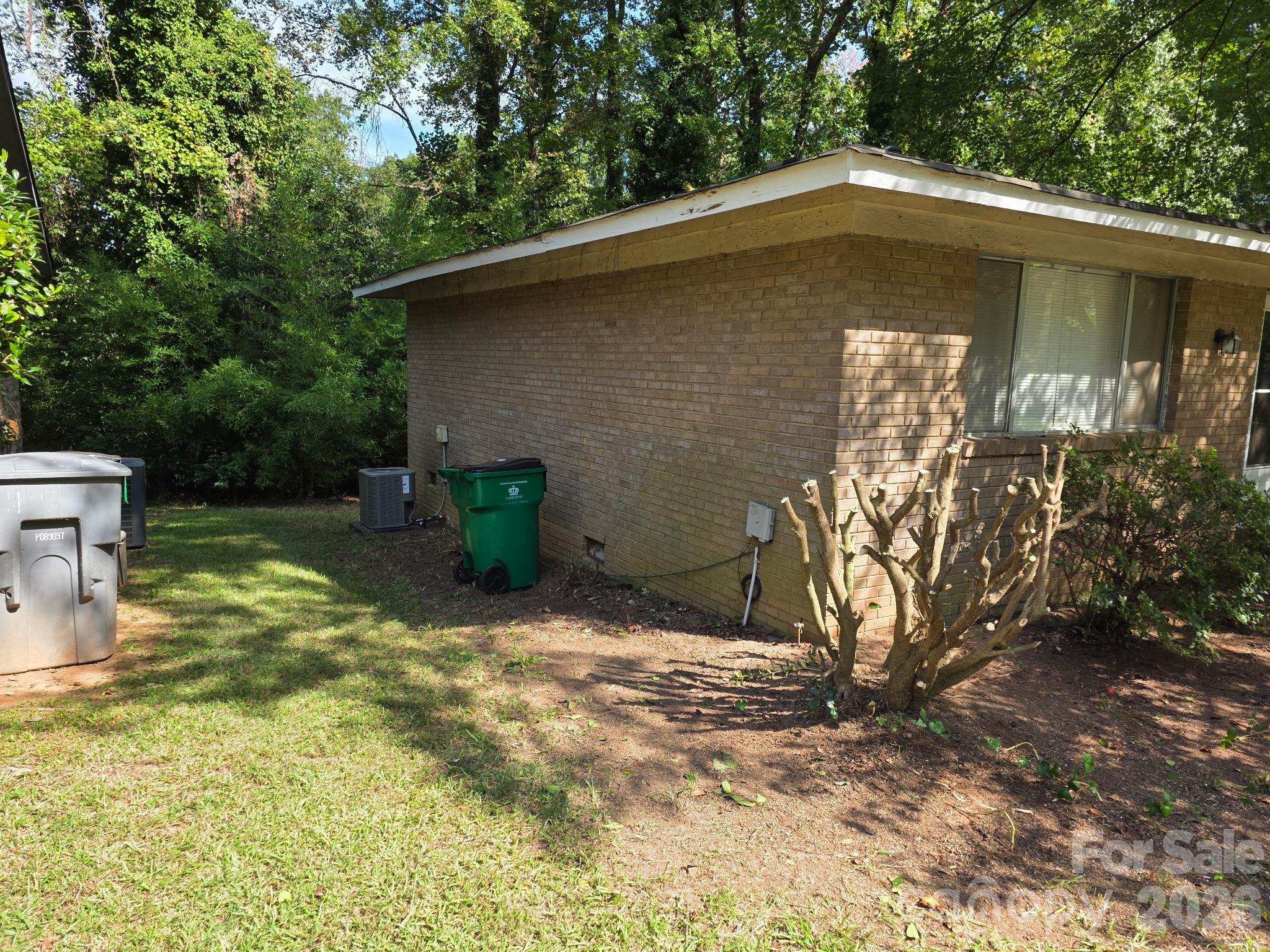 Condominium at 549 Blendwood Drive, Charlotte, photo 2 of 3