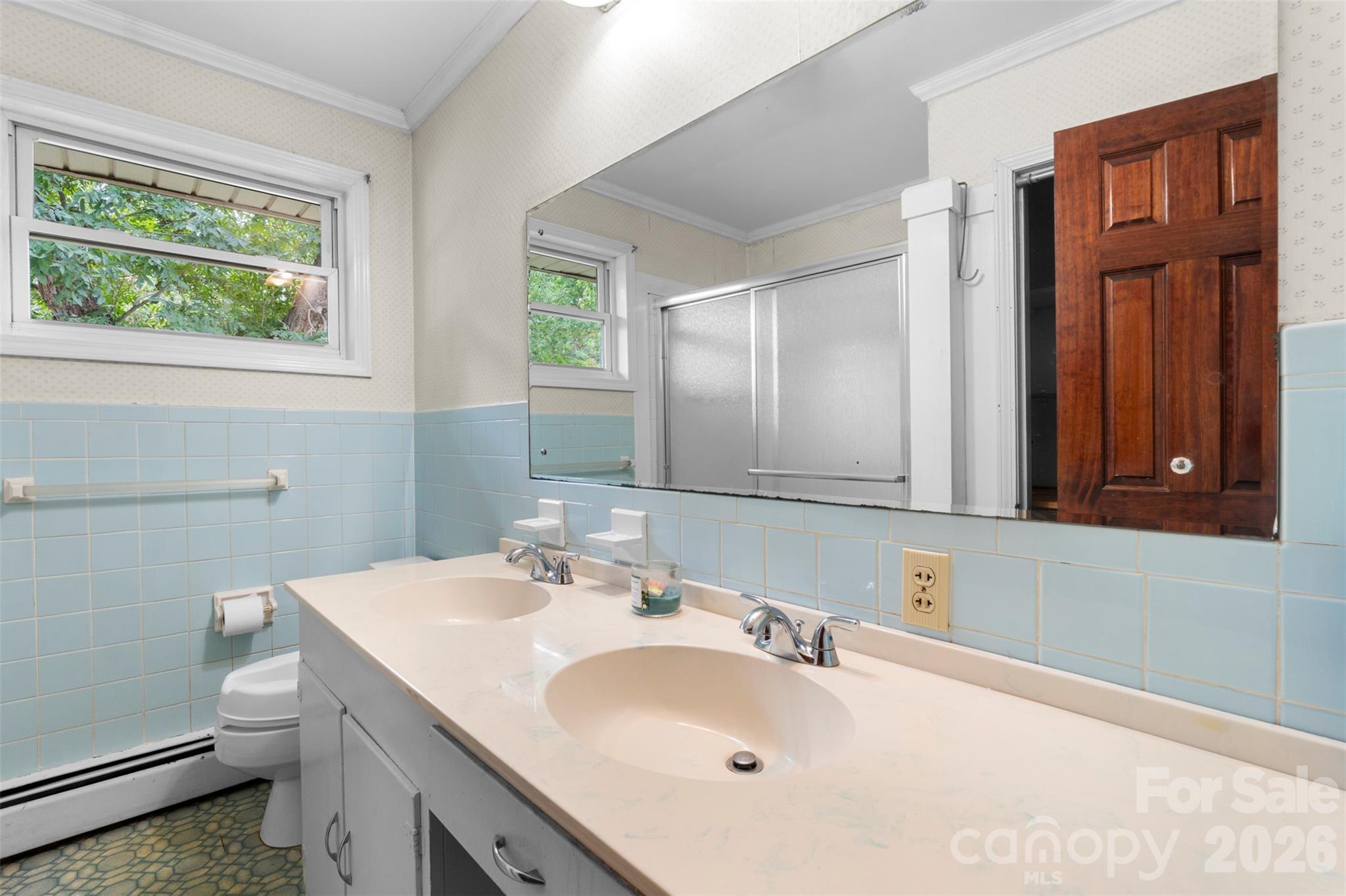 Hallway Bath - 3410 Surratt Road, Denton
