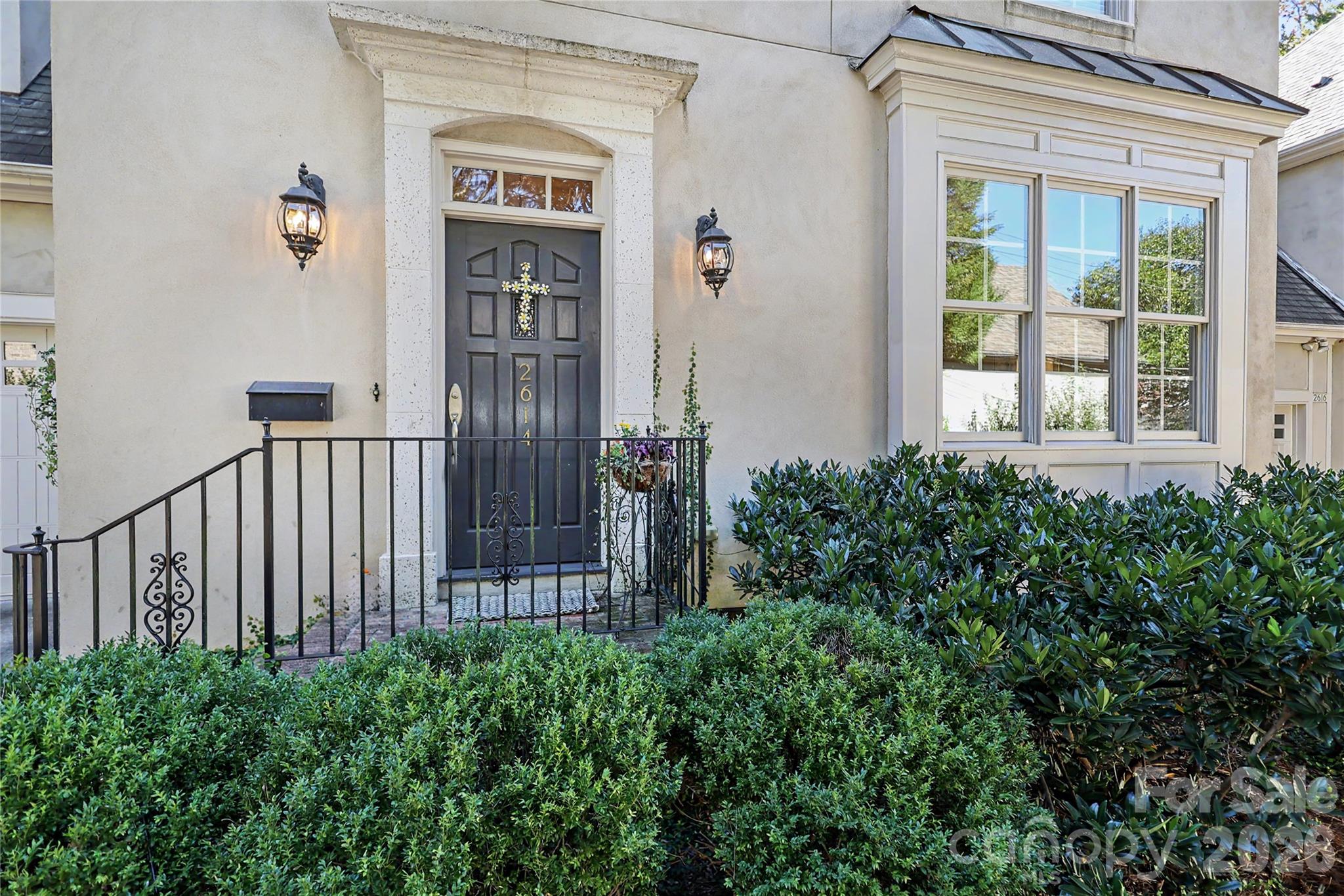 Townhouse at 2614 Chelsea Drive, Charlotte, photo 5 of 47