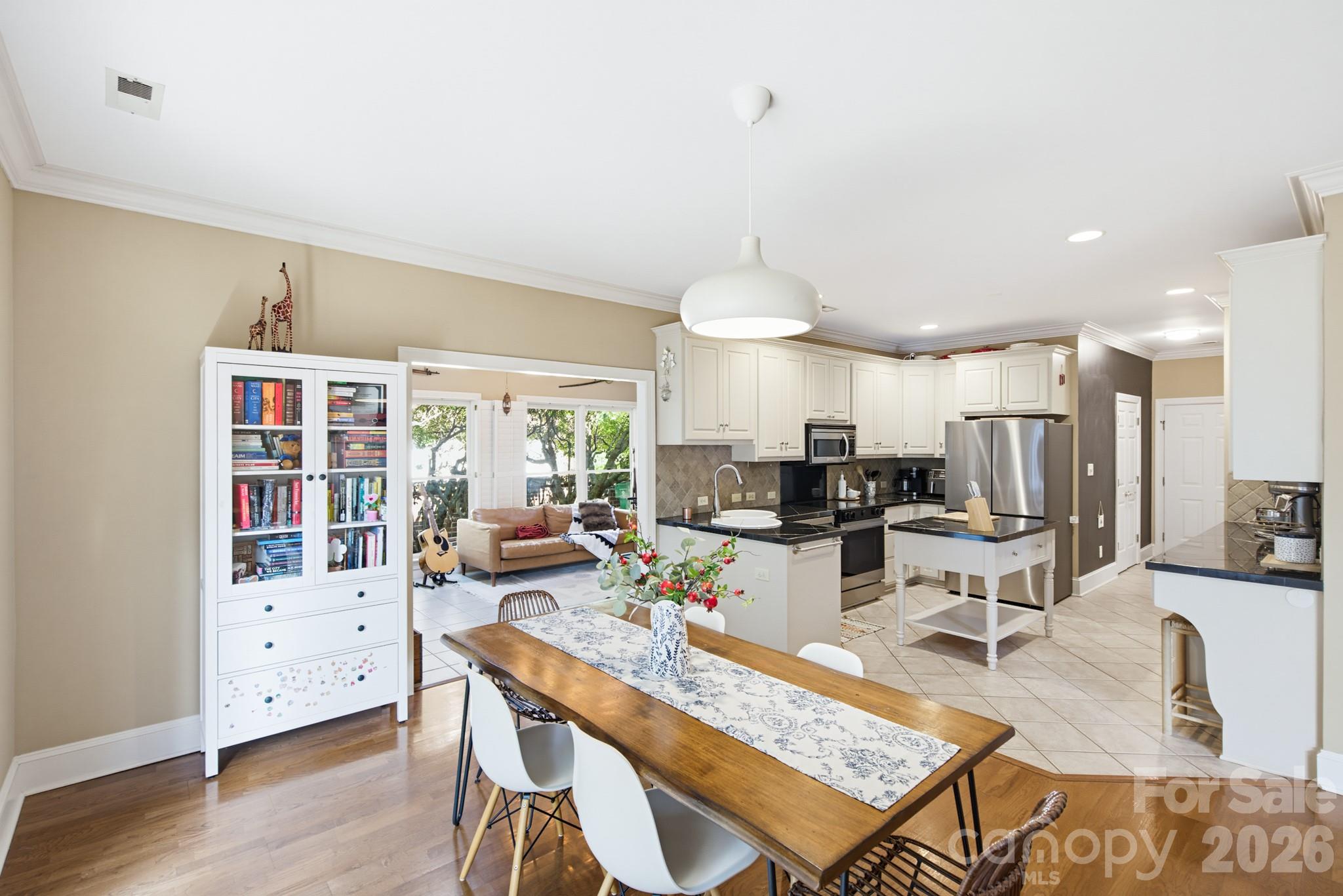 Single Family Residence at 7201 Charter Brook Drive, Charlotte, photo 9 of 46