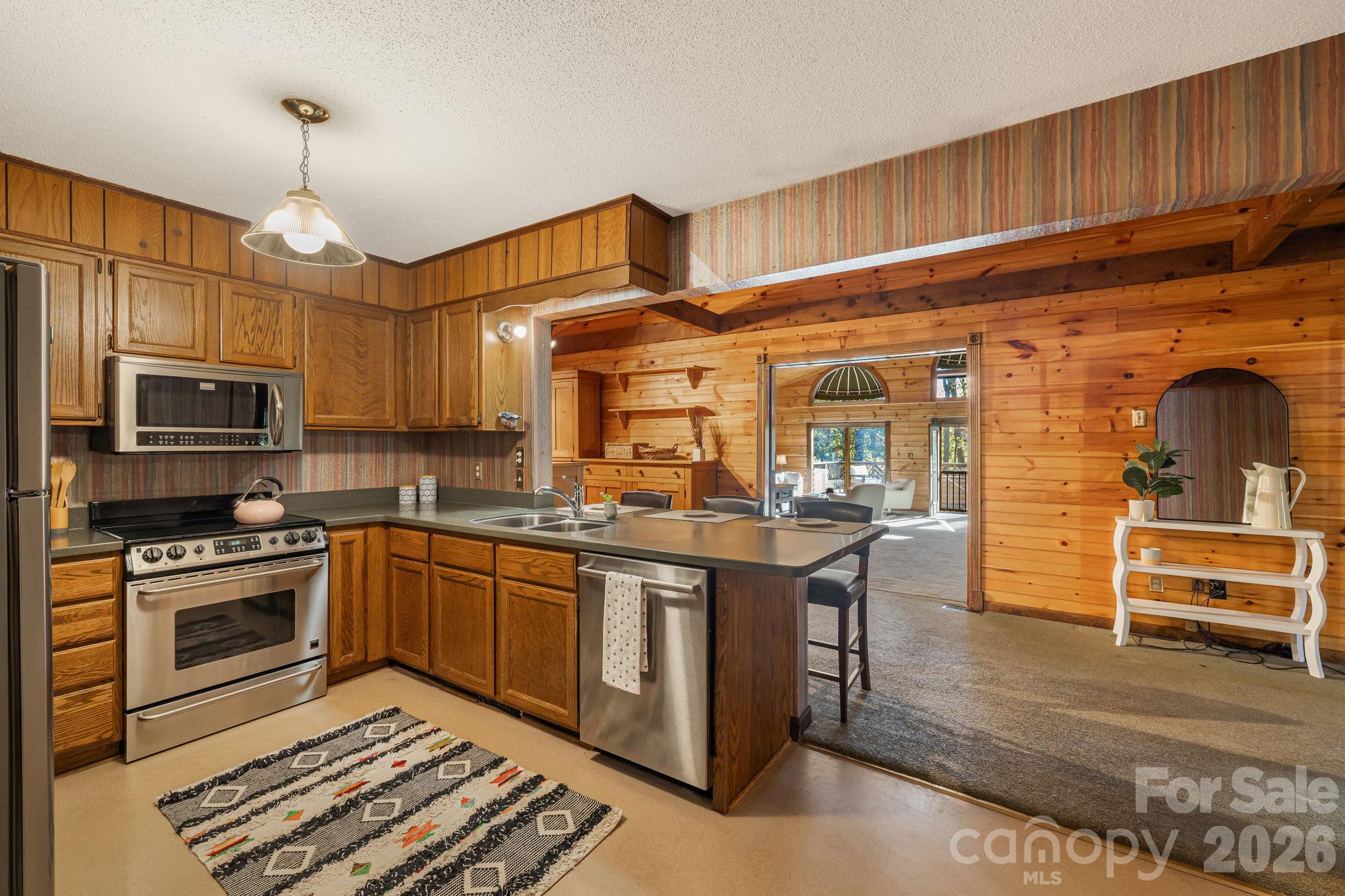 Breakfast Bar in Kitchen - 104 Paramount Drive, Leicester