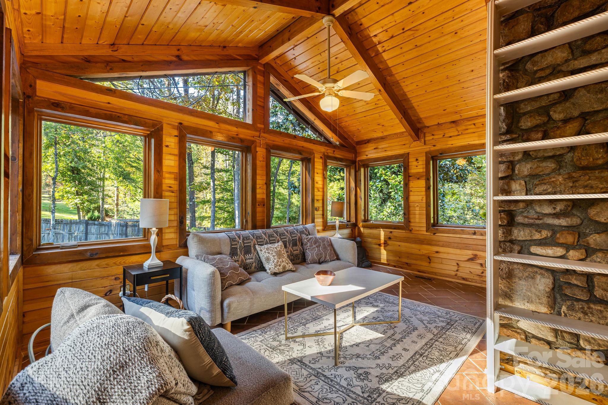 Charming Sunroom overlooks the pool - 104 Paramount Drive, Leicester
