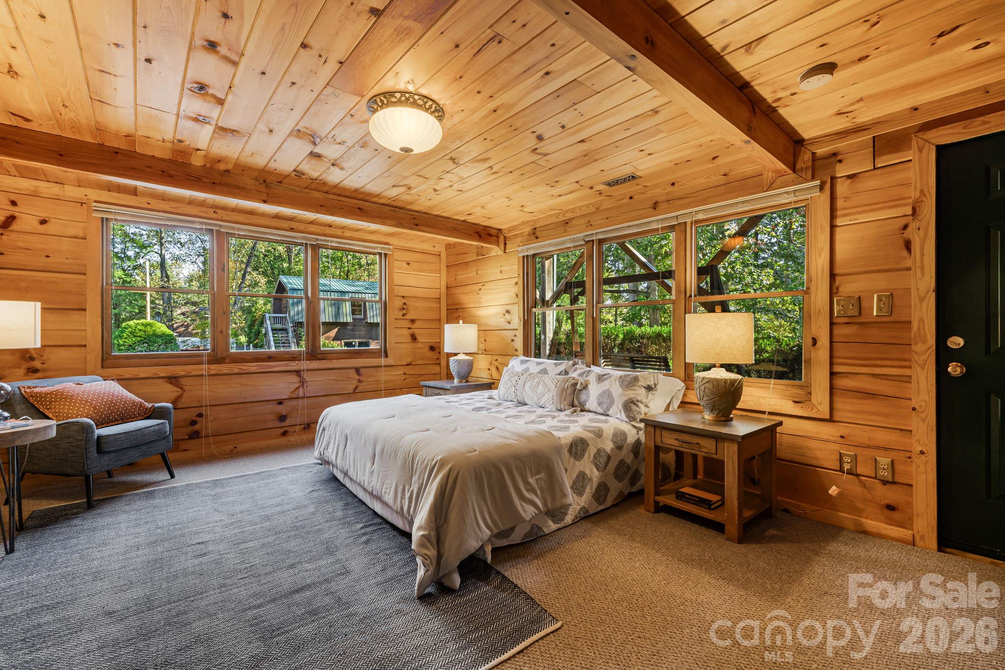 Easy Access Separate Entrance Guest Bedroom. Perfect In-law suite - 104 Paramount Drive, Leicester