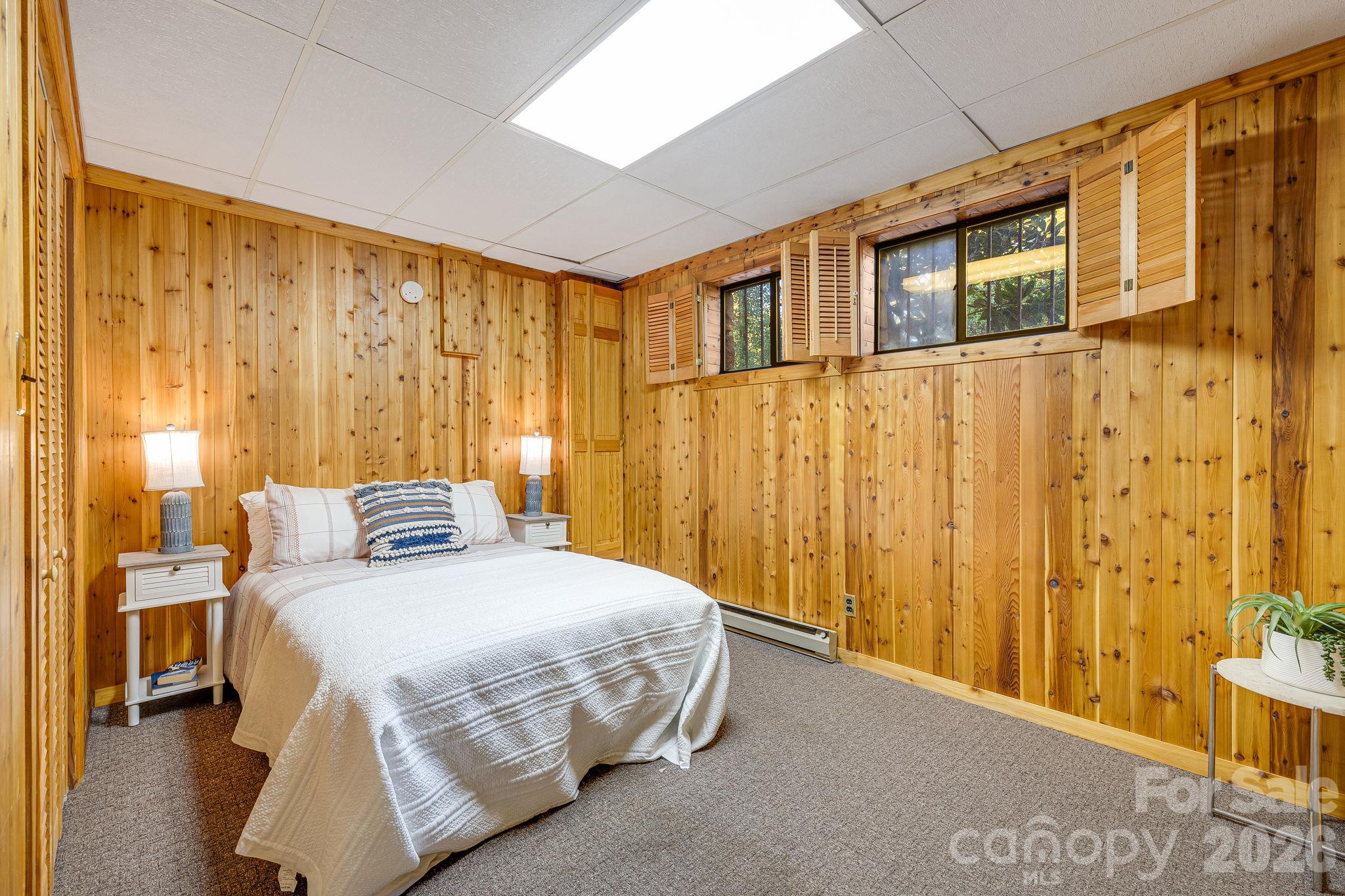 Lower Level Guest Bedroom - 104 Paramount Drive, Leicester