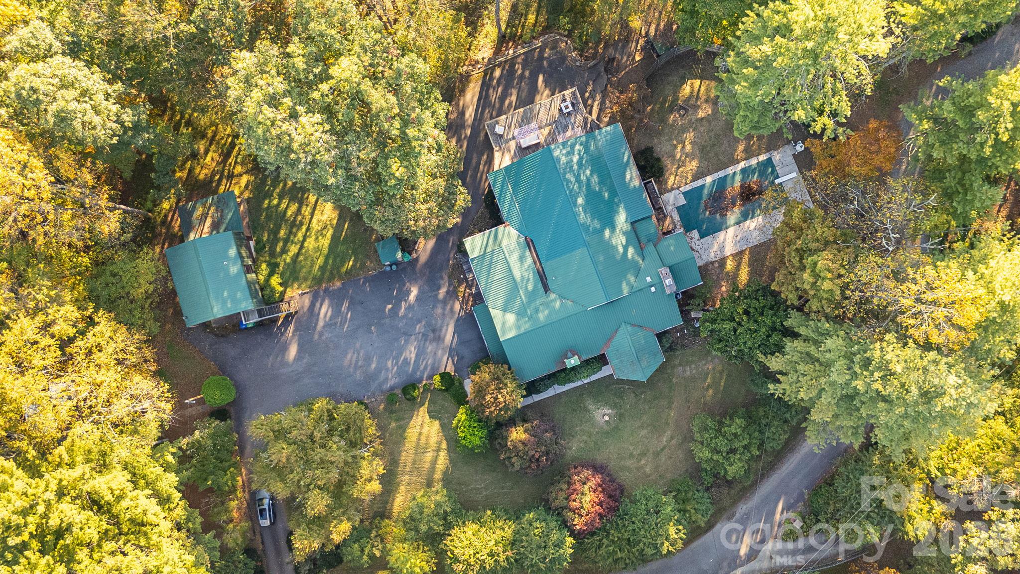 Perfect Homestead for multi-generational living. - 104 Paramount Drive, Leicester