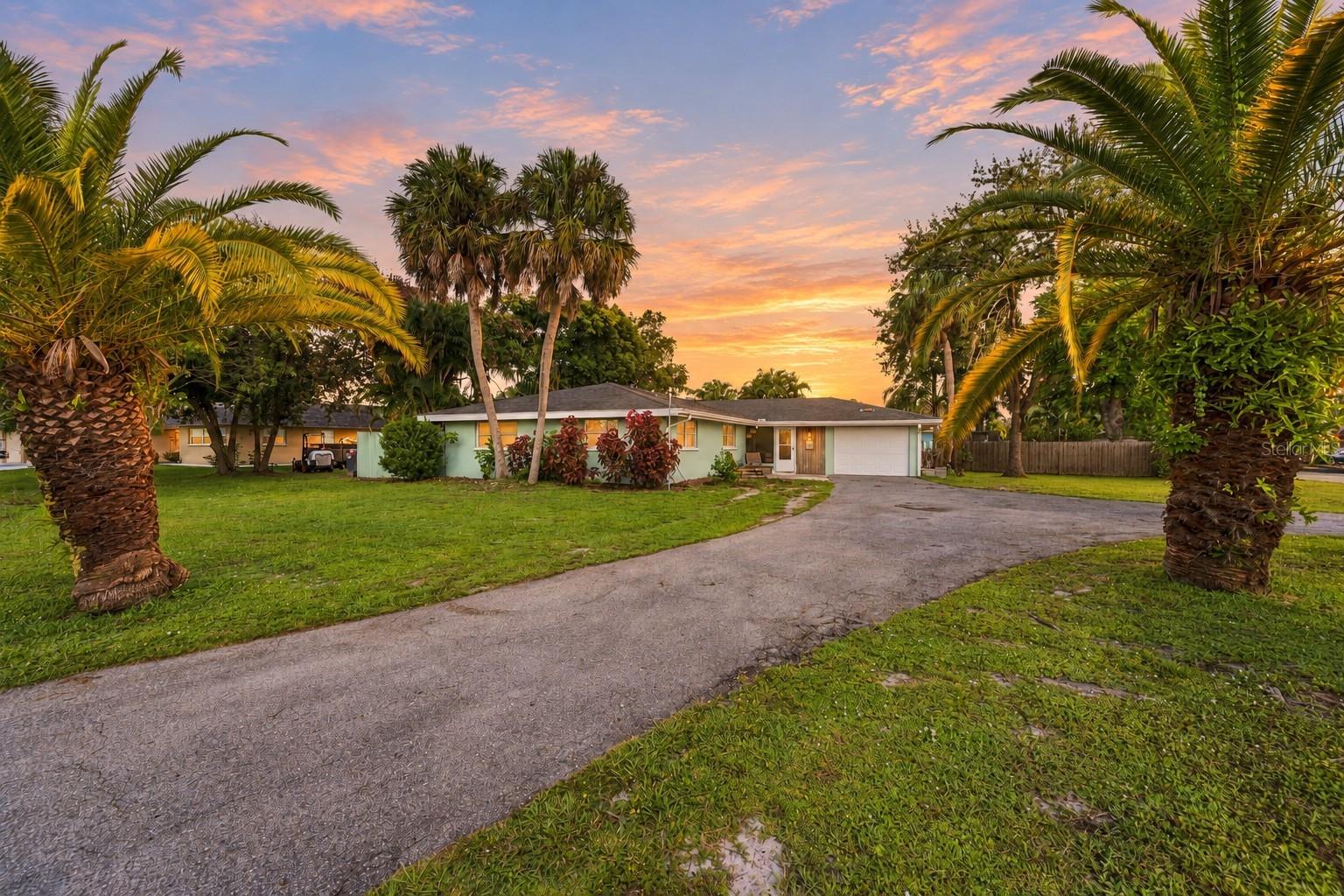 5105 W COUNTRY CLUB DR
