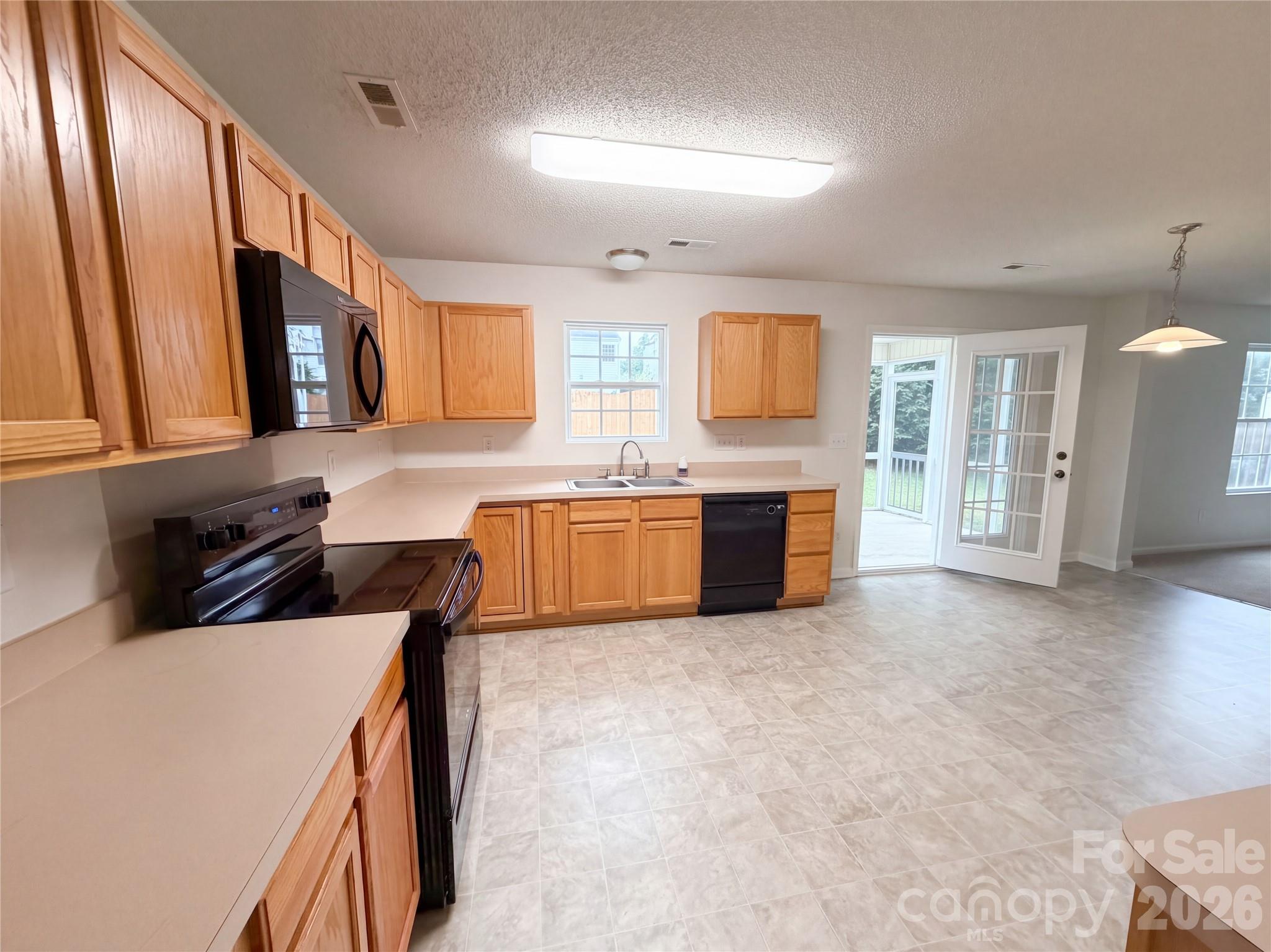 Single Family Residence at 2334 Apple Glen Lane, Charlotte, photo 4 of 22