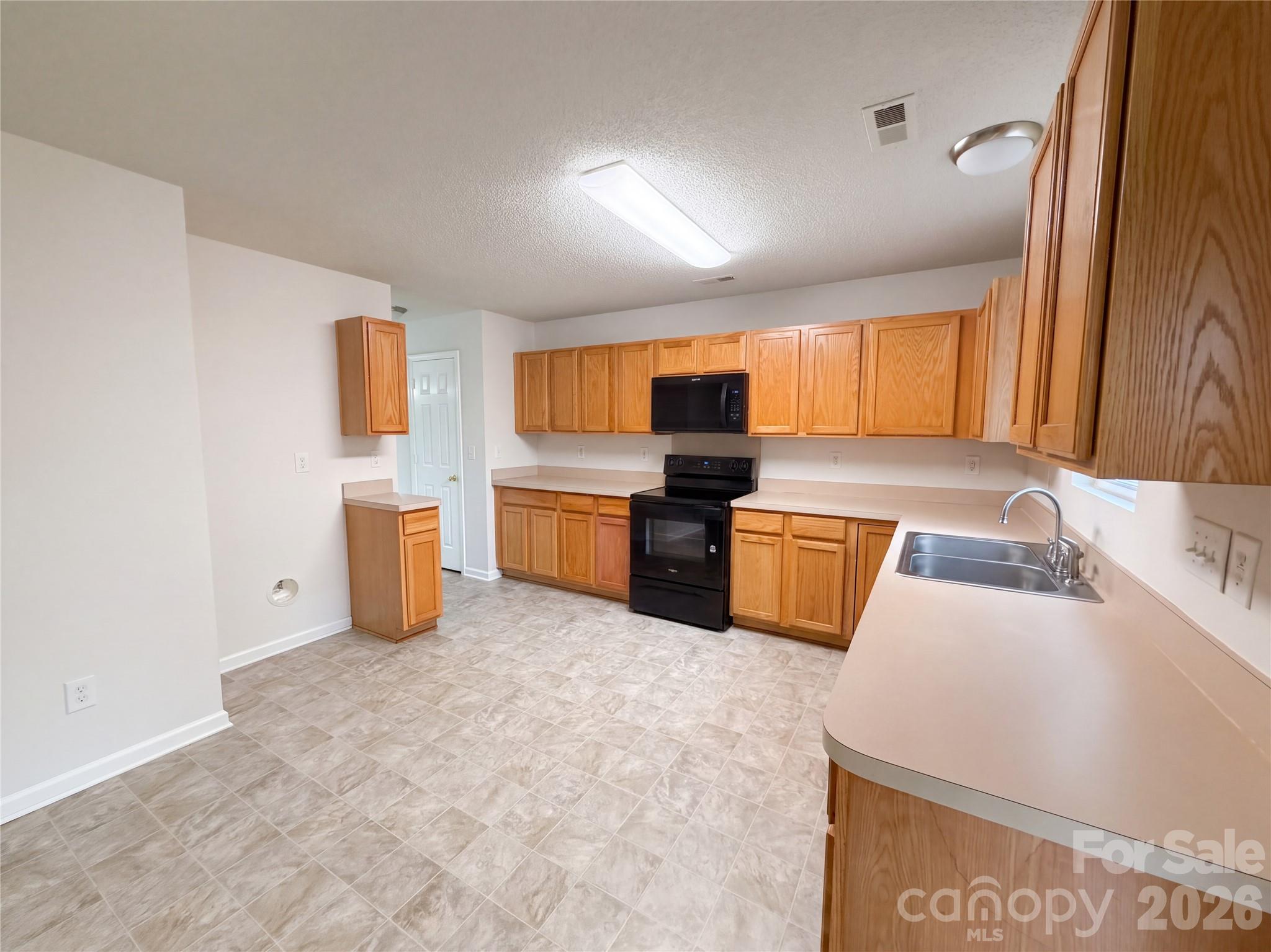 Single Family Residence at 2334 Apple Glen Lane, Charlotte, photo 5 of 22