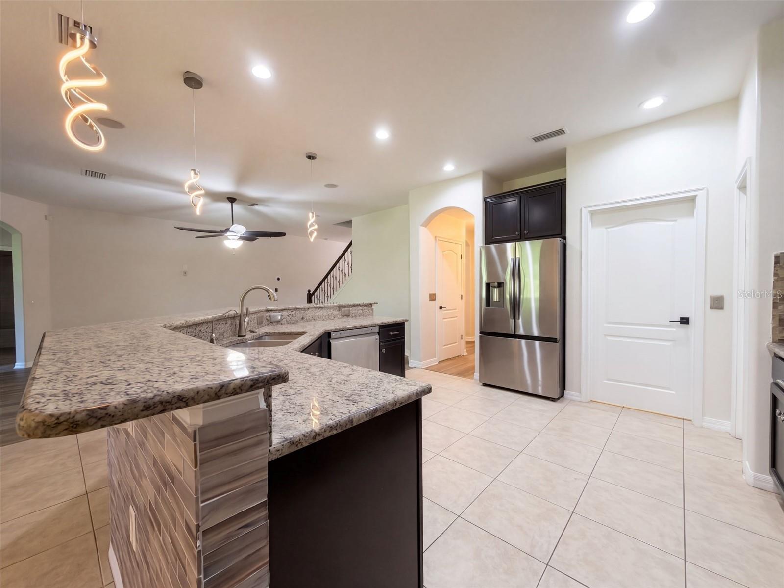 Single Family Residence at 20009 OUTPOST POINT DR, TAMPA, photo 2 of 27