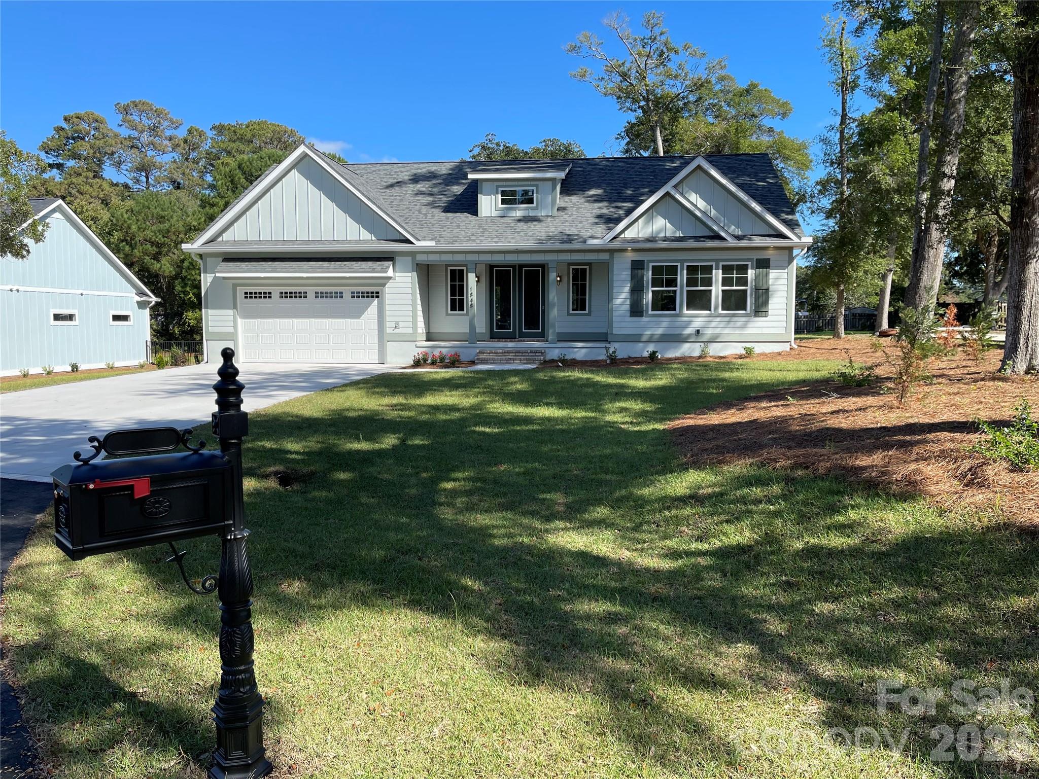 Single Family Residence at 1848 Oak Harbor Drive SW, Ocean Isle Beach, photo 3 of 12