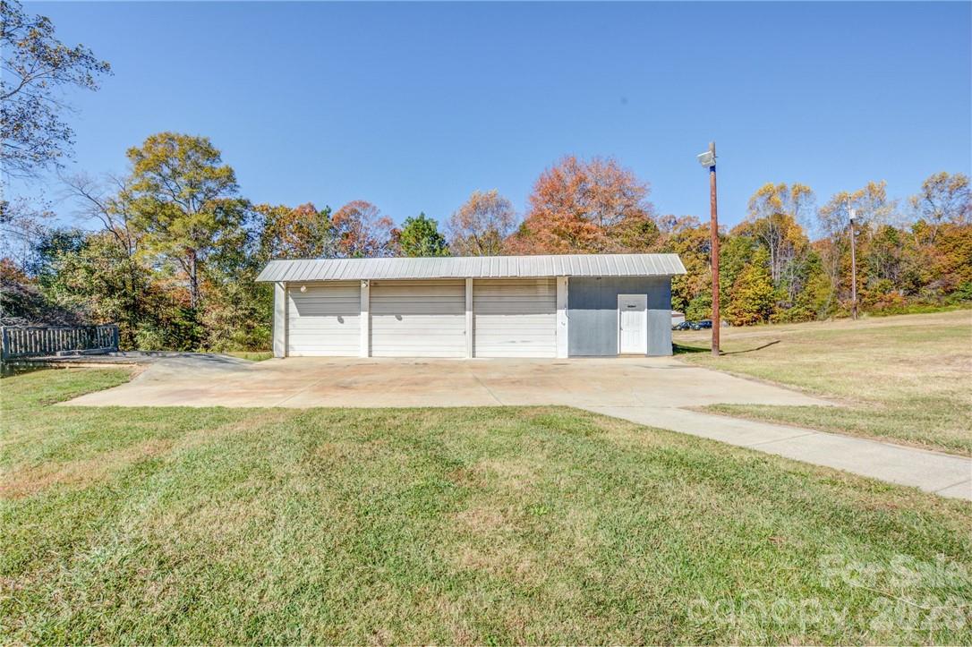 Large 1400 sq. ft. building - 311 Bell Road, Kings Mountain