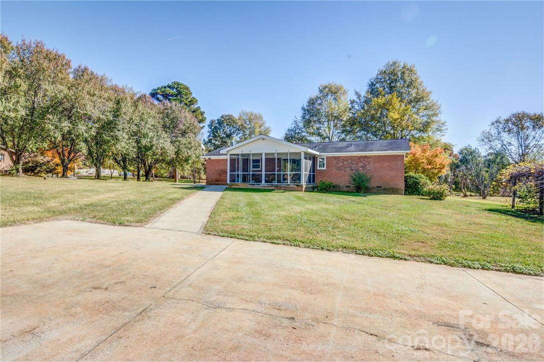 Large backyard - 311 Bell Road, Kings Mountain