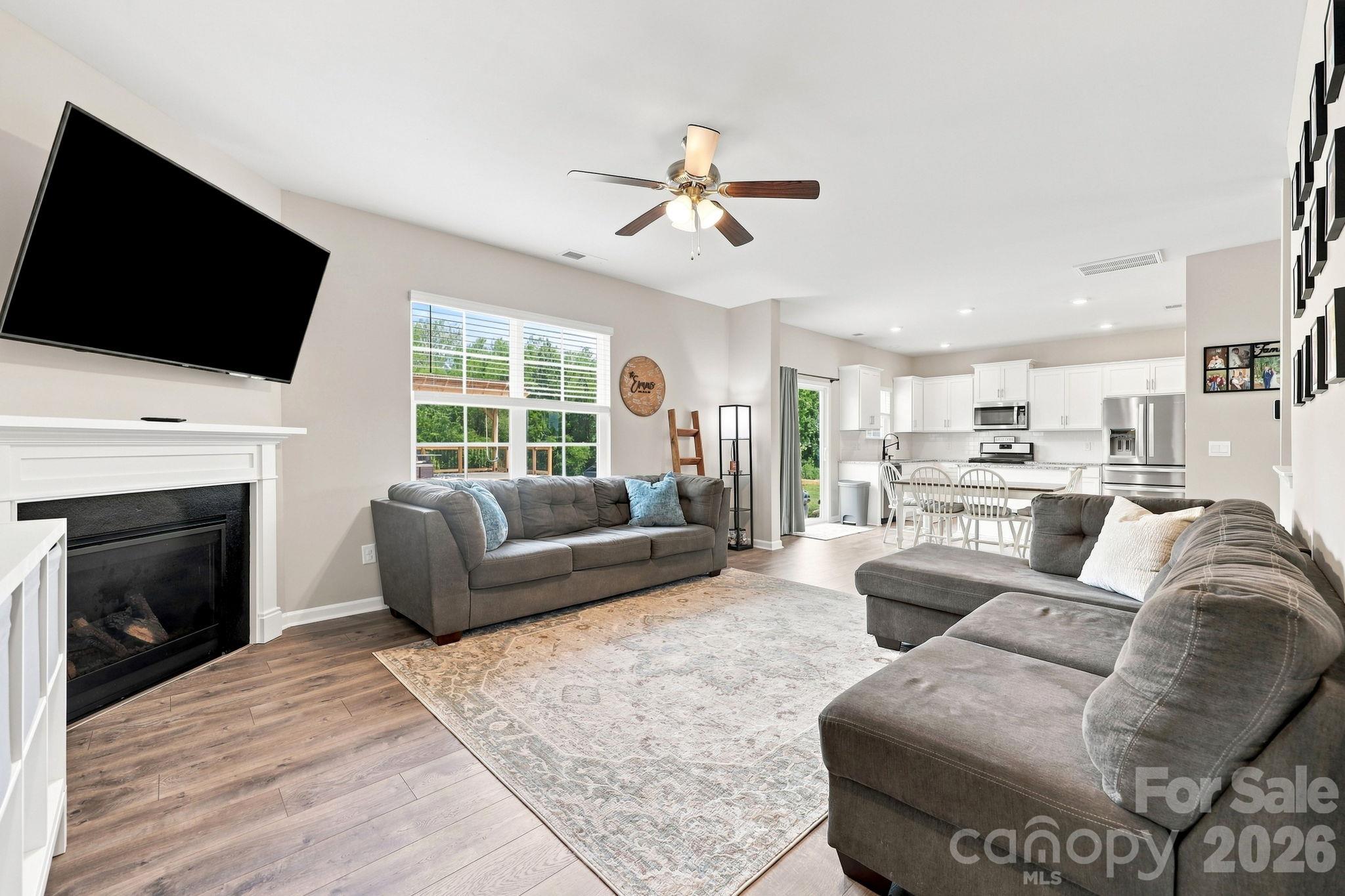 Single Family Residence at 6826 Bellawood Drive, Trinity, photo 3 of 34