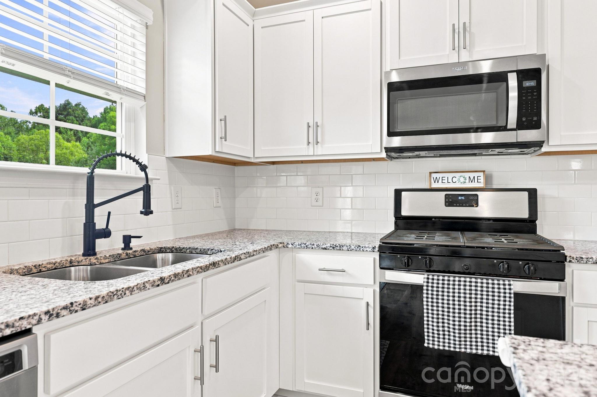 Single Family Residence at 6826 Bellawood Drive, Trinity, photo 10 of 34