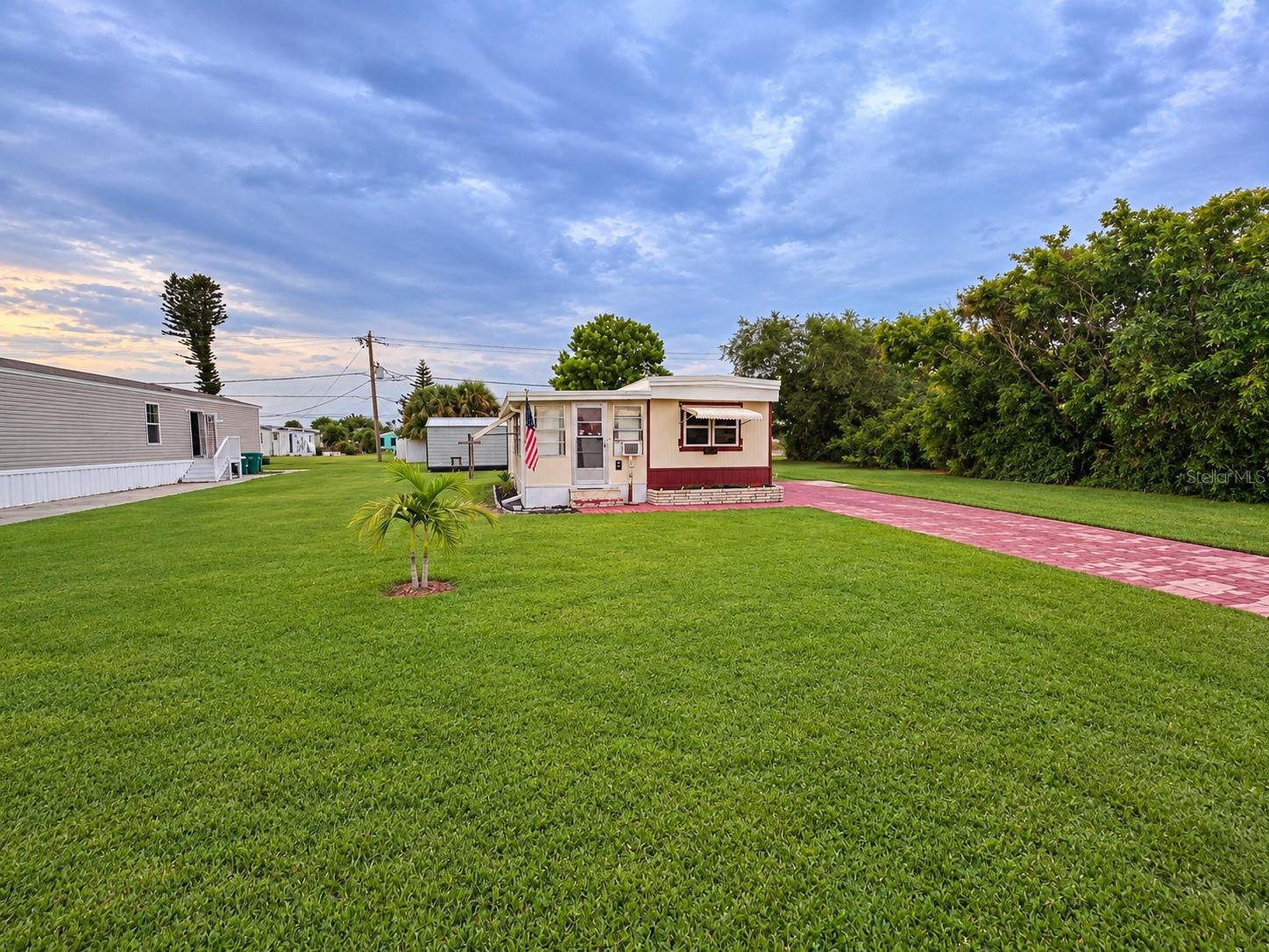 1394 FLAMINGO DR