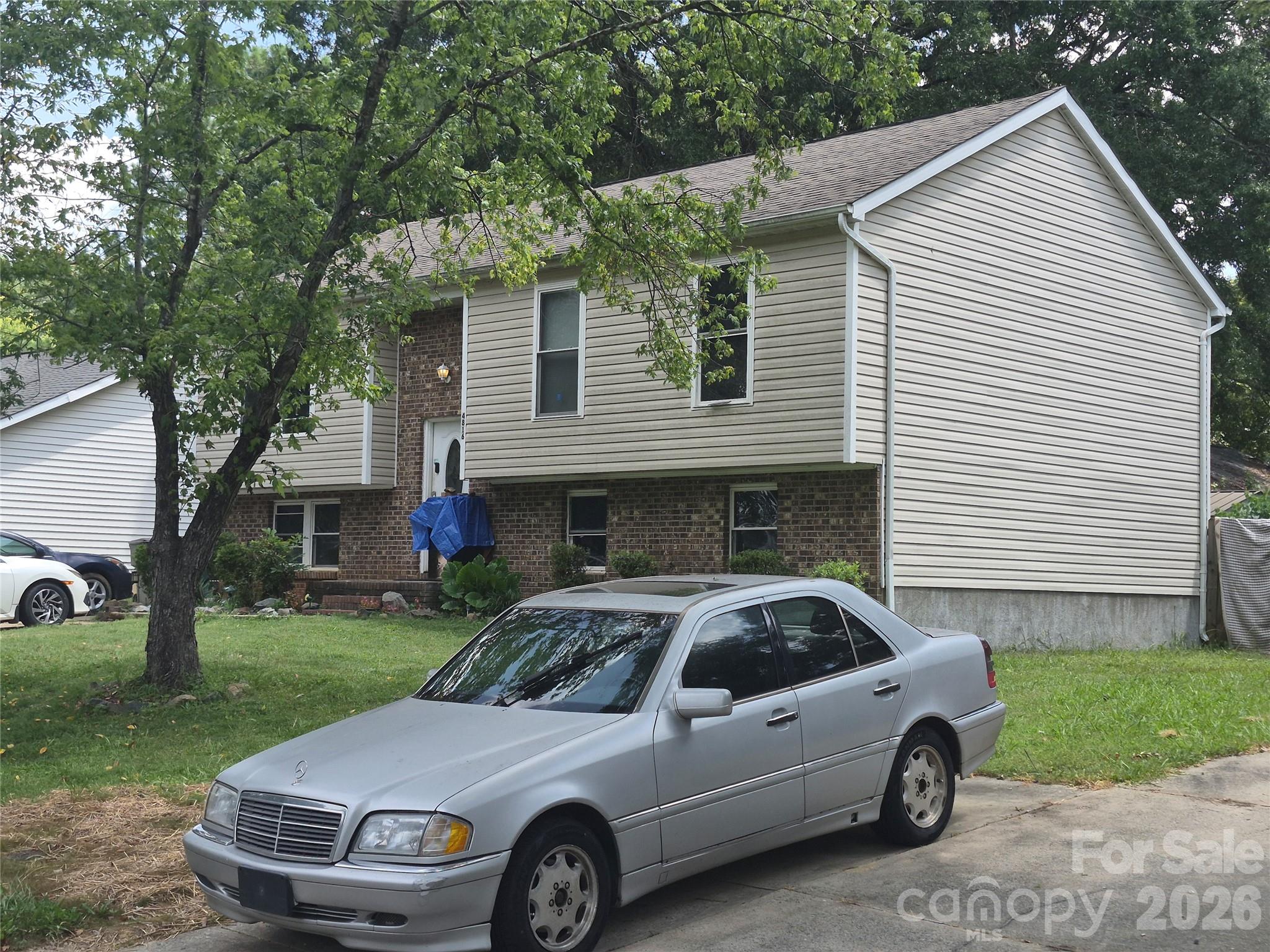 Single Family Residence at 4816 Harri Ann Drive, Charlotte, photo 2 of 4