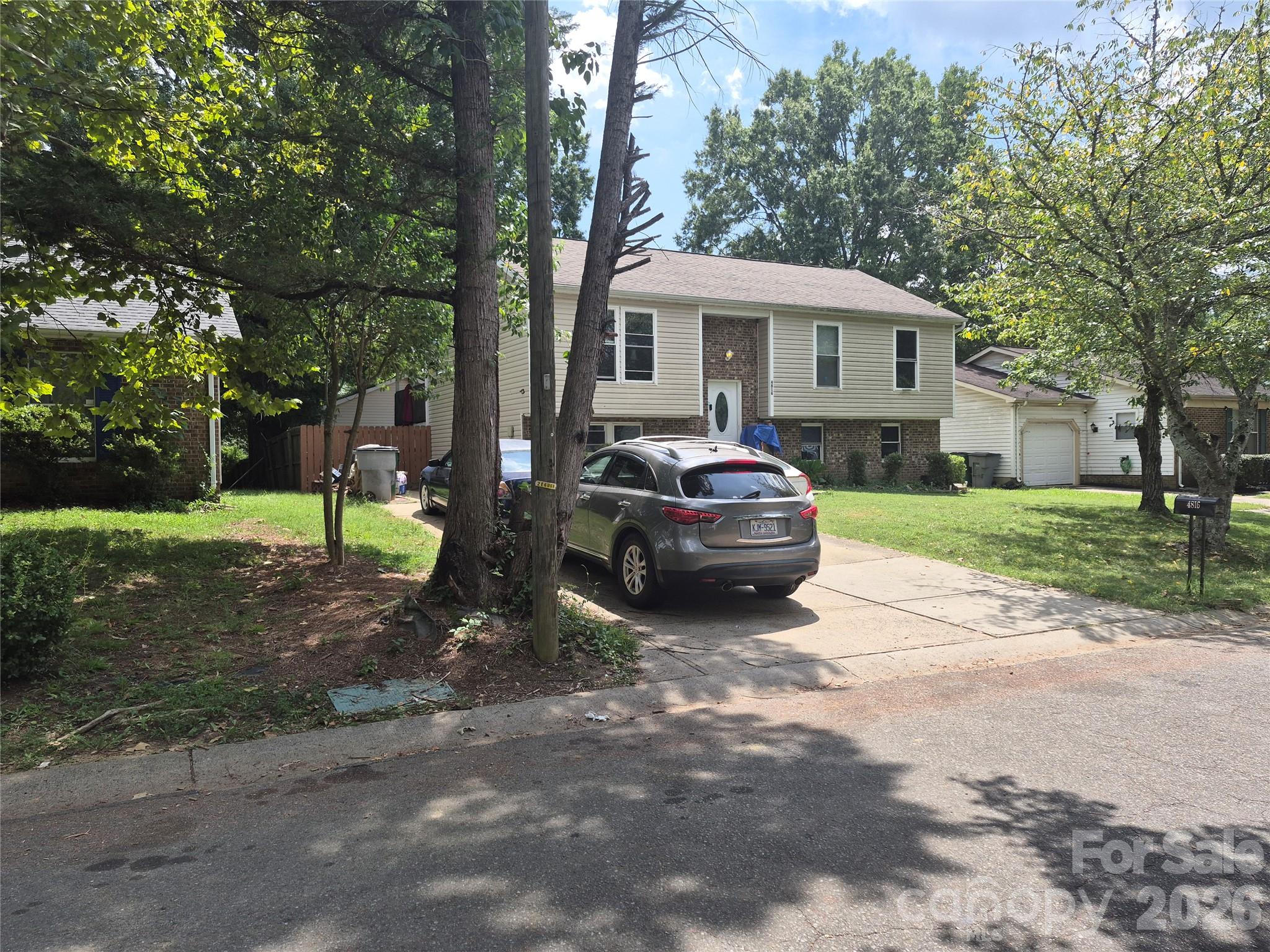 Single Family Residence at 4816 Harri Ann Drive, Charlotte, photo 3 of 4